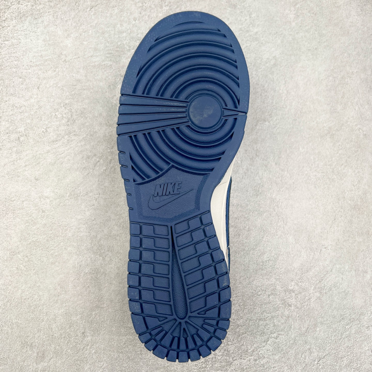 图片[9]-NK Dunk Low 定制配色 FC1688-179 大厂出品 极力推荐 原装头层材料 独家版型蒸餾加工帶來的是更好的视觉和脚感体验大厂纯原品质出货 清洁度 电绣工艺 皮料切割干净无任何毛边 细节完美 实拍调校N版已经零色差零失真 百分百还原实物色彩所见即所得 不存在货不对板色差等低级问题 选购参考实物拍摄 不混卖不参货 只用心做好货严格选品 承诺混一赔十 尺码：36 36.5 37.5 38 38.5 39 40 40.5 41 42 42.5 43 44 44.5 45-选品中心