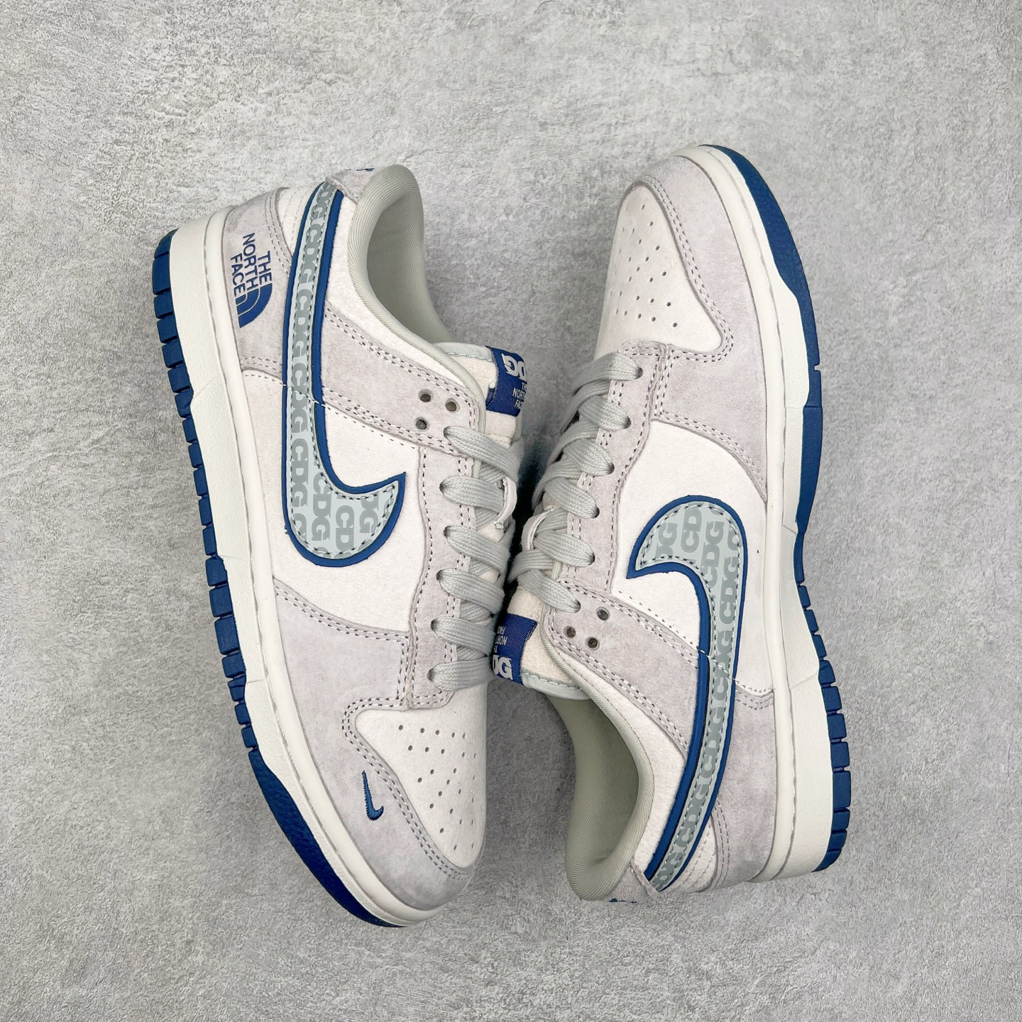 图片[3]-NK Dunk Low 定制配色 FC1688-179 大厂出品 极力推荐 原装头层材料 独家版型蒸餾加工帶來的是更好的视觉和脚感体验大厂纯原品质出货 清洁度 电绣工艺 皮料切割干净无任何毛边 细节完美 实拍调校N版已经零色差零失真 百分百还原实物色彩所见即所得 不存在货不对板色差等低级问题 选购参考实物拍摄 不混卖不参货 只用心做好货严格选品 承诺混一赔十 尺码：36 36.5 37.5 38 38.5 39 40 40.5 41 42 42.5 43 44 44.5 45-选品中心