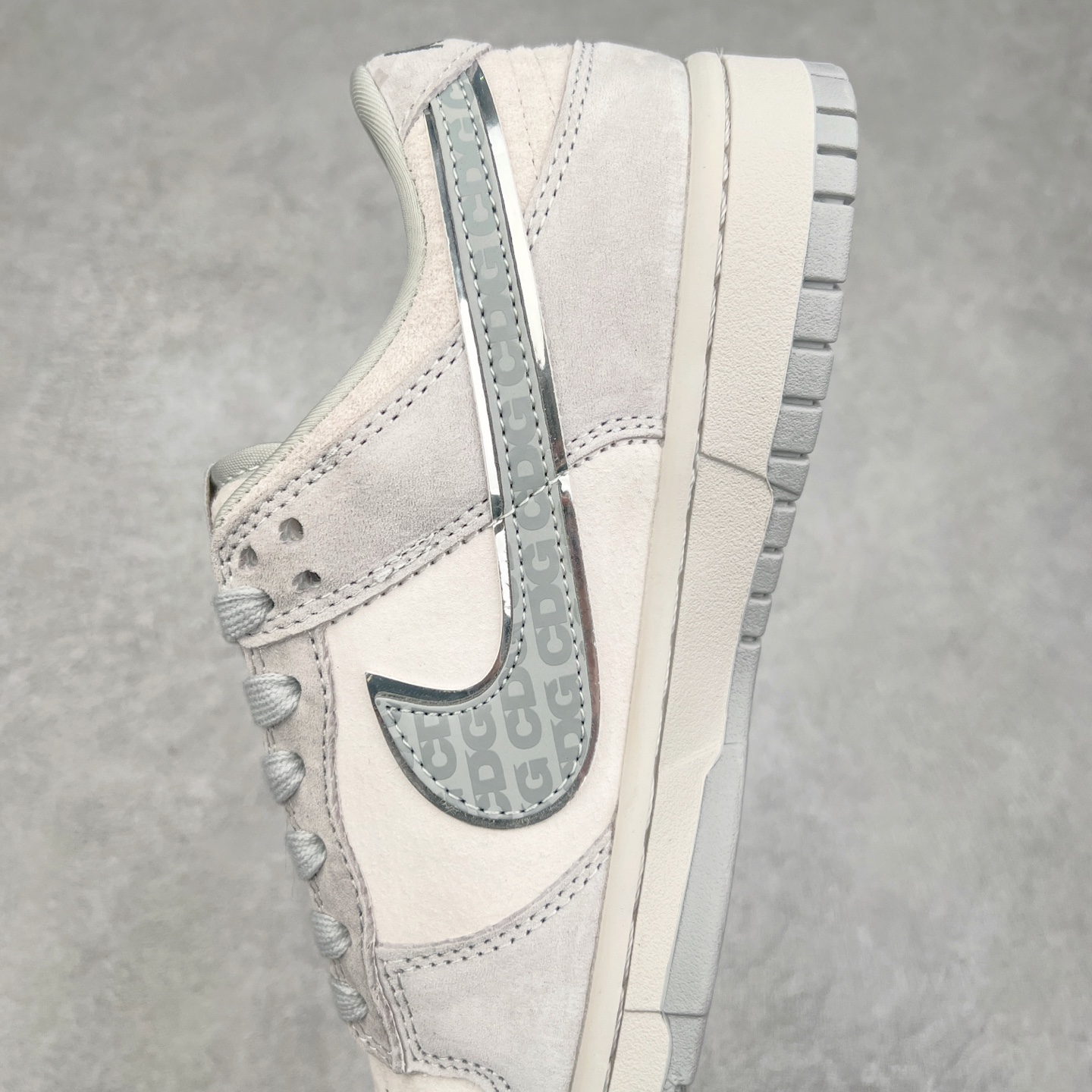 图片[7]-NK Dunk Low 定制配色 DQ1098-338 大厂出品 极力推荐 原装头层材料 独家版型蒸餾加工帶來的是更好的视觉和脚感体验大厂纯原品质出货 清洁度 电绣工艺 皮料切割干净无任何毛边 细节完美 实拍调校N版已经零色差零失真 百分百还原实物色彩所见即所得 不存在货不对板色差等低级问题 选购参考实物拍摄 不混卖不参货 只用心做好货严格选品 承诺混一赔十 尺码：36 36.5 37.5 38 38.5 39 40 40.5 41 42 42.5 43 44 44.5 45-选品中心