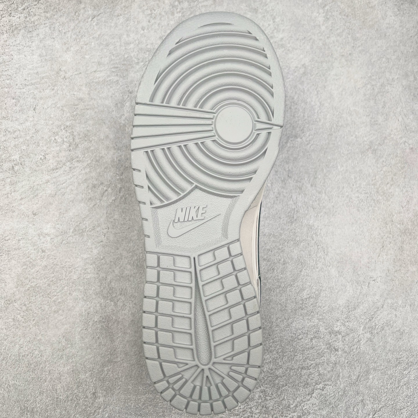 图片[9]-NK Dunk Low 定制配色 DQ1098-338 大厂出品 极力推荐 原装头层材料 独家版型蒸餾加工帶來的是更好的视觉和脚感体验大厂纯原品质出货 清洁度 电绣工艺 皮料切割干净无任何毛边 细节完美 实拍调校N版已经零色差零失真 百分百还原实物色彩所见即所得 不存在货不对板色差等低级问题 选购参考实物拍摄 不混卖不参货 只用心做好货严格选品 承诺混一赔十 尺码：36 36.5 37.5 38 38.5 39 40 40.5 41 42 42.5 43 44 44.5 45-选品中心