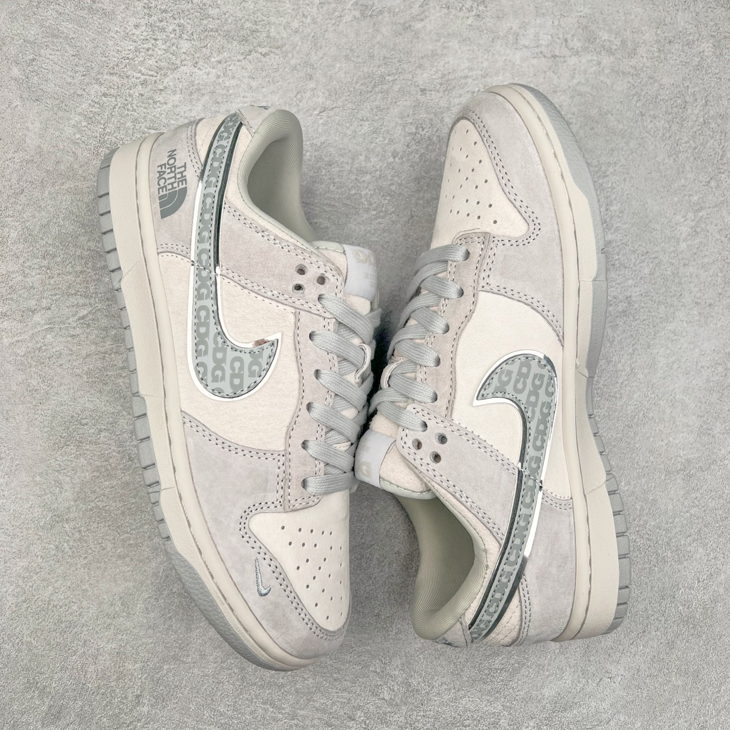 图片[3]-NK Dunk Low 定制配色 DQ1098-338 大厂出品 极力推荐 原装头层材料 独家版型蒸餾加工帶來的是更好的视觉和脚感体验大厂纯原品质出货 清洁度 电绣工艺 皮料切割干净无任何毛边 细节完美 实拍调校N版已经零色差零失真 百分百还原实物色彩所见即所得 不存在货不对板色差等低级问题 选购参考实物拍摄 不混卖不参货 只用心做好货严格选品 承诺混一赔十 尺码：36 36.5 37.5 38 38.5 39 40 40.5 41 42 42.5 43 44 44.5 45-选品中心