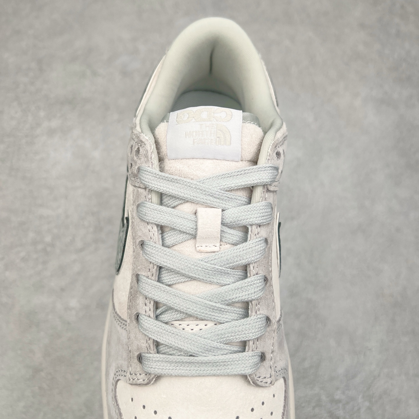 图片[5]-NK Dunk Low 定制配色 DQ1098-338 大厂出品 极力推荐 原装头层材料 独家版型蒸餾加工帶來的是更好的视觉和脚感体验大厂纯原品质出货 清洁度 电绣工艺 皮料切割干净无任何毛边 细节完美 实拍调校N版已经零色差零失真 百分百还原实物色彩所见即所得 不存在货不对板色差等低级问题 选购参考实物拍摄 不混卖不参货 只用心做好货严格选品 承诺混一赔十 尺码：36 36.5 37.5 38 38.5 39 40 40.5 41 42 42.5 43 44 44.5 45-选品中心