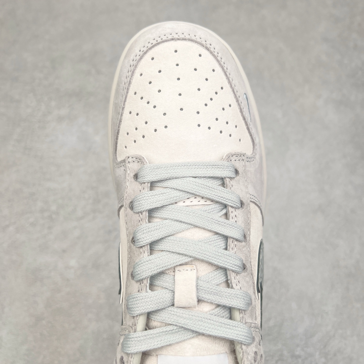 图片[4]-NK Dunk Low 定制配色 DQ1098-338 大厂出品 极力推荐 原装头层材料 独家版型蒸餾加工帶來的是更好的视觉和脚感体验大厂纯原品质出货 清洁度 电绣工艺 皮料切割干净无任何毛边 细节完美 实拍调校N版已经零色差零失真 百分百还原实物色彩所见即所得 不存在货不对板色差等低级问题 选购参考实物拍摄 不混卖不参货 只用心做好货严格选品 承诺混一赔十 尺码：36 36.5 37.5 38 38.5 39 40 40.5 41 42 42.5 43 44 44.5 45-选品中心