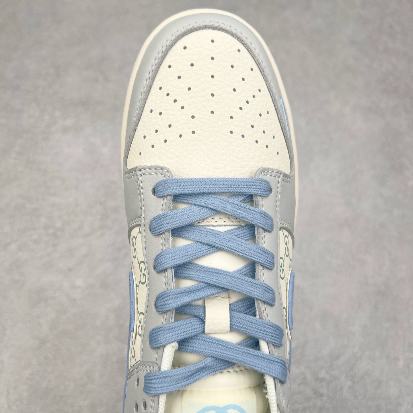 图片[4]-NK Dunk Low 定制配色 JJ2508-556 大厂出品 极力推荐 原装头层材料 独家版型蒸餾加工帶來的是更好的视觉和脚感体验大厂纯原品质出货 清洁度 电绣工艺 皮料切割干净无任何毛边 细节完美 实拍调校N版已经零色差零失真 百分百还原实物色彩所见即所得 不存在货不对板色差等低级问题 选购参考实物拍摄 不混卖不参货 只用心做好货严格选品 承诺混一赔十 尺码：36 36.5 37.5 38 38.5 39 40 40.5 41 42 42.5 43 44 44.5 45-选品中心