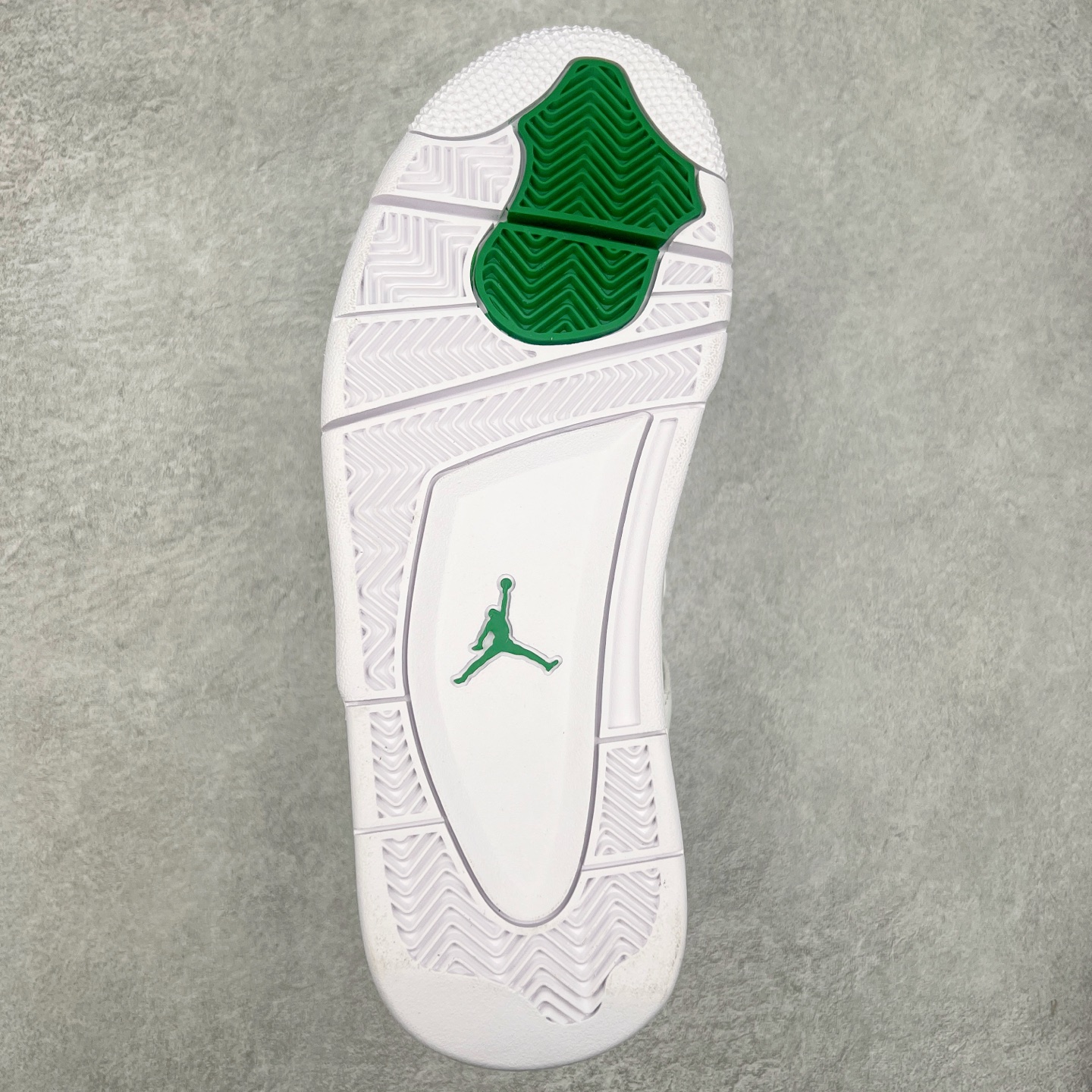 图片[9]-＃头层特价福利 Air Jordan AJ4 Retro 系列 头层皮料加持 大厂出品 原纸板楦头开发 完美鞋型匹配公司货 正确TPU鞋舌锁扣 乳胶鞋垫 最新原厂底模 大底卡色咬花完美 鞋柜必备鞋款 终端现货供应 尺码：36 36.5 37.5 38 38.5 39 40 40.5 41 42 42.5 43 44 44.5 45 46 47.5-选品中心