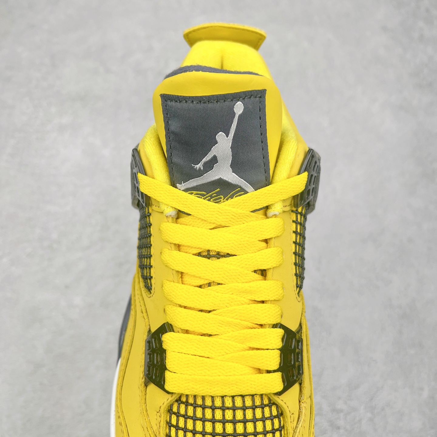 图片[5]-＃头层特价福利 Air Jordan AJ4 Retro 系列 头层皮料加持 大厂出品 原纸板楦头开发 完美鞋型匹配公司货 正确TPU鞋舌锁扣 乳胶鞋垫 最新原厂底模 大底卡色咬花完美 鞋柜必备鞋款 终端现货供应 尺码：36 36.5 37.5 38 38.5 39 40 40.5 41 42 42.5 43 44 44.5 45 46 47.5-选品中心