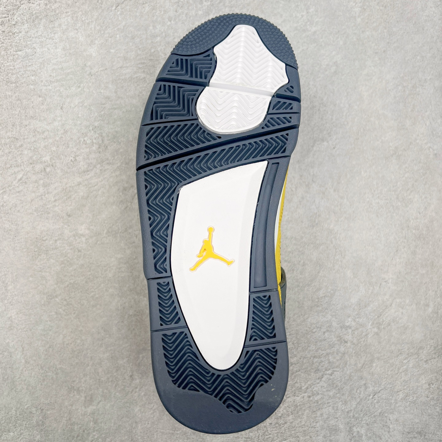 图片[9]-＃头层特价福利 Air Jordan AJ4 Retro 系列 头层皮料加持 大厂出品 原纸板楦头开发 完美鞋型匹配公司货 正确TPU鞋舌锁扣 乳胶鞋垫 最新原厂底模 大底卡色咬花完美 鞋柜必备鞋款 终端现货供应 尺码：36 36.5 37.5 38 38.5 39 40 40.5 41 42 42.5 43 44 44.5 45 46 47.5-选品中心