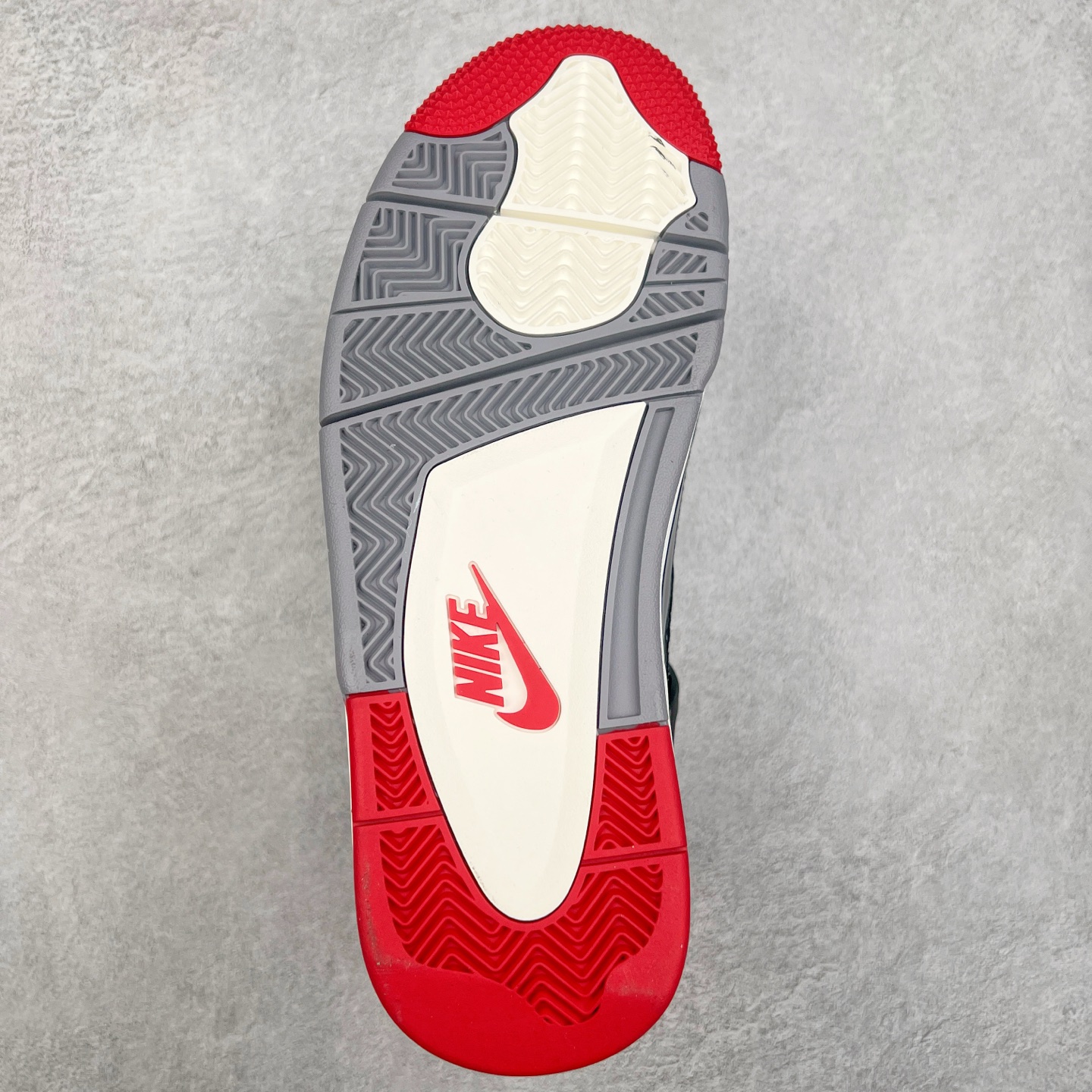 图片[9]-＃头层特价福利 Air Jordan AJ4 Retro 系列 头层皮料加持 大厂出品 原纸板楦头开发 完美鞋型匹配公司货 正确TPU鞋舌锁扣 乳胶鞋垫 最新原厂底模 大底卡色咬花完美 鞋柜必备鞋款 终端现货供应 尺码：36 36.5 37.5 38 38.5 39 40 40.5 41 42 42.5 43 44 44.5 45 46 47.5-选品中心