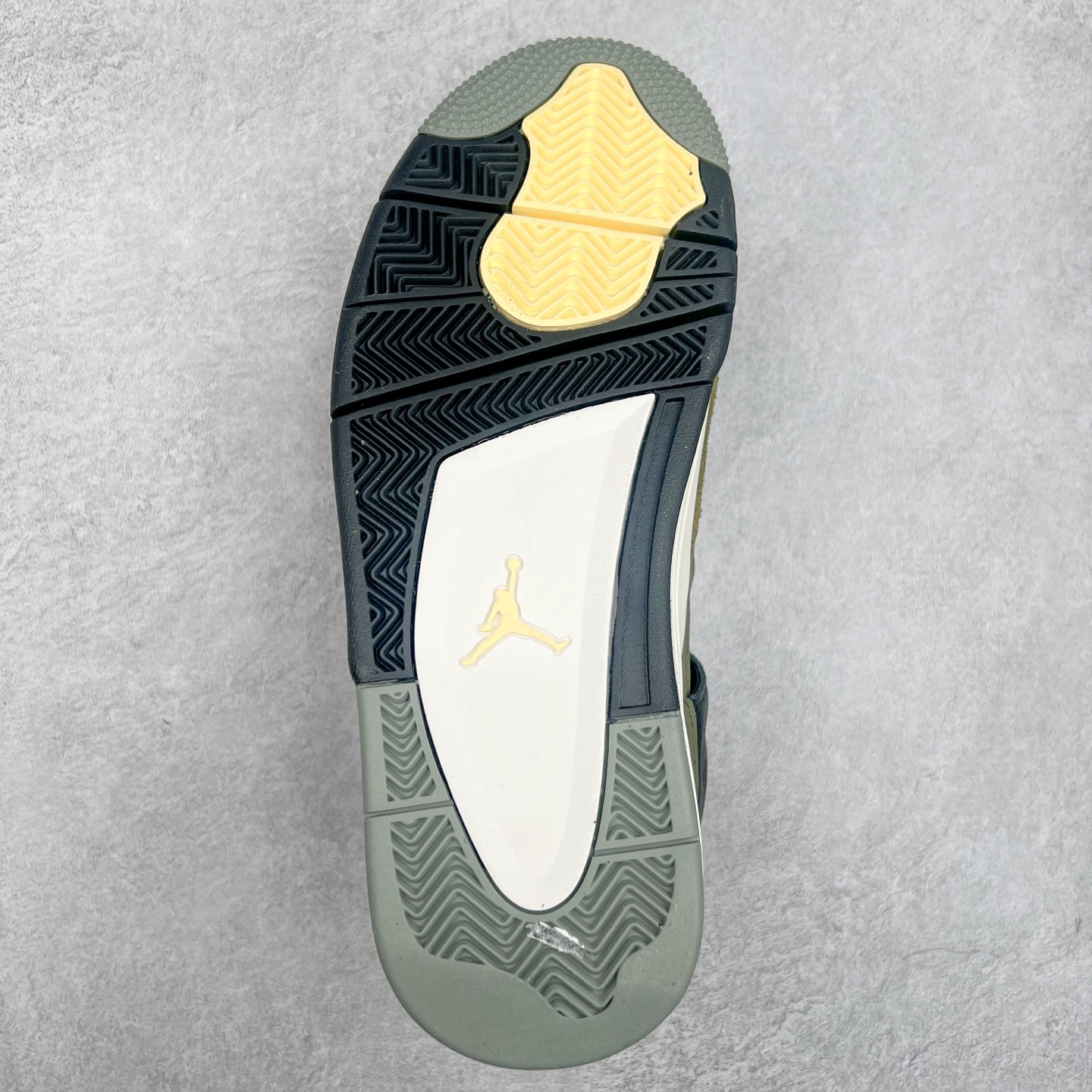 图片[9]-＃头层特价福利 Air Jordan AJ4 Retro 系列 头层皮料加持 大厂出品 原纸板楦头开发 完美鞋型匹配公司货 正确TPU鞋舌锁扣 乳胶鞋垫 最新原厂底模 大底卡色咬花完美 鞋柜必备鞋款 终端现货供应 尺码：36 36.5 37.5 38 38.5 39 40 40.5 41 42 42.5 43 44 44.5 45 46 47.5-选品中心