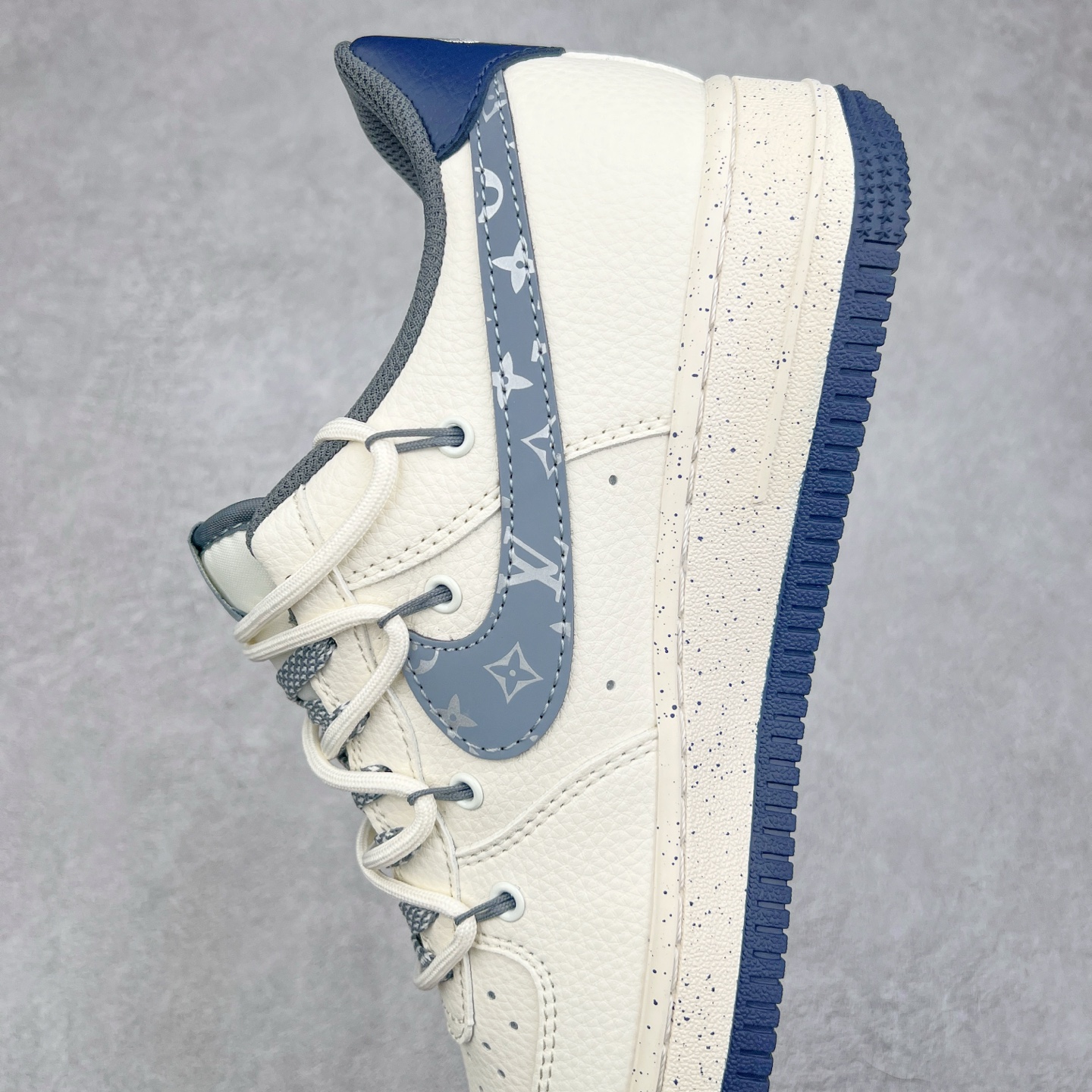 图片[7]-NK Air Force 1´07 Low 空军一号低帮百搭休闲运动板鞋 DM6868-066 柔软、弹性十足的缓震性能和出色的中底设计 横跨复古与现代的外型结合 造就出风靡全球 三十多年的Force 1 直到今天还深受青睐 实拍调校N版已经零色差零失真 百分百还原实物色彩所见即所得 不存在货不对板色差等低级问题 选购参考实物拍摄 不混卖不参货 只用心做好货严格选品 承诺混一赔十 尺码：36 36.5 37.5 38 38.5 39 40 40.5 41 42 42.5 43 44 44.5 45-选品中心