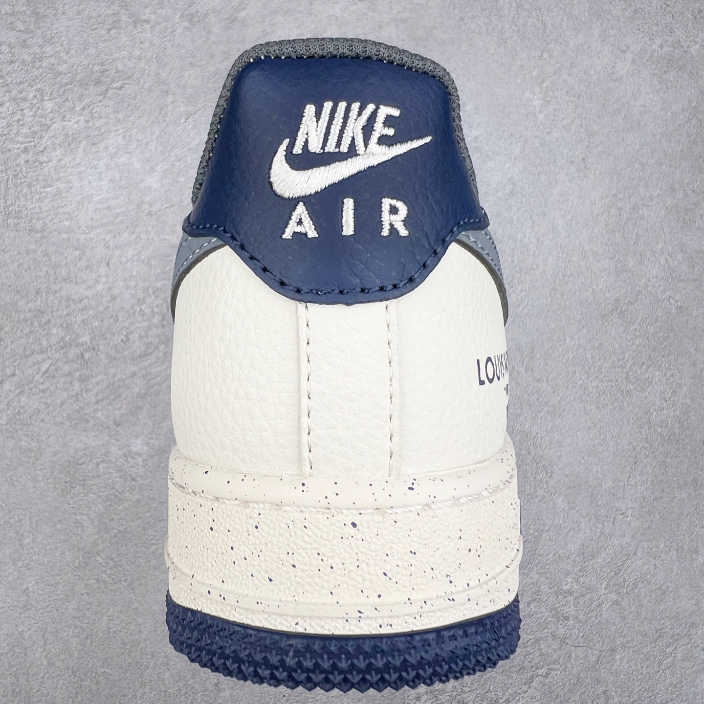 图片[8]-NK Air Force 1´07 Low 空军一号低帮百搭休闲运动板鞋 DM6868-066 柔软、弹性十足的缓震性能和出色的中底设计 横跨复古与现代的外型结合 造就出风靡全球 三十多年的Force 1 直到今天还深受青睐 实拍调校N版已经零色差零失真 百分百还原实物色彩所见即所得 不存在货不对板色差等低级问题 选购参考实物拍摄 不混卖不参货 只用心做好货严格选品 承诺混一赔十 尺码：36 36.5 37.5 38 38.5 39 40 40.5 41 42 42.5 43 44 44.5 45-选品中心