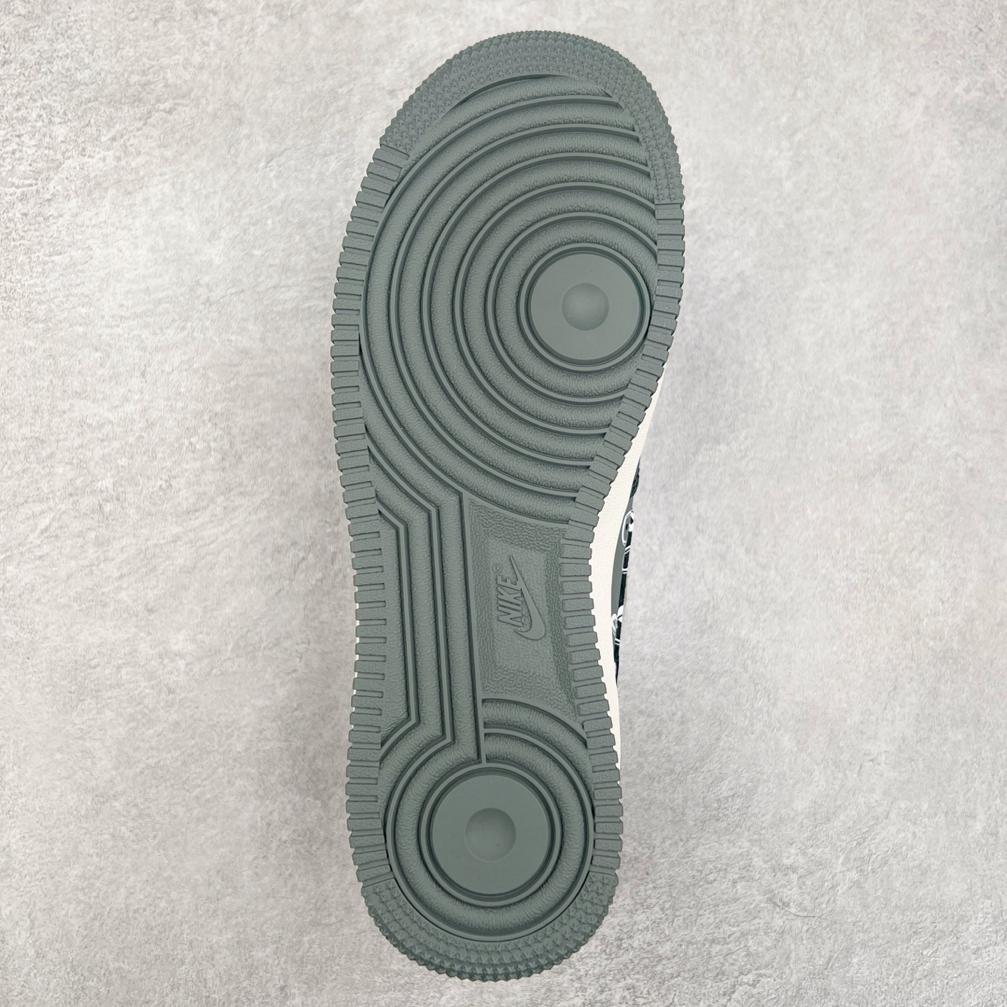 图片[9]-NK Air Force 1´07 Low 空军一号低帮百搭休闲运动板鞋 DB3301-660 柔软、弹性十足的缓震性能和出色的中底设计 横跨复古与现代的外型结合 造就出风靡全球 三十多年的Force 1 直到今天还深受青睐 实拍调校N版已经零色差零失真 百分百还原实物色彩所见即所得 不存在货不对板色差等低级问题 选购参考实物拍摄 不混卖不参货 只用心做好货严格选品 承诺混一赔十 尺码：36 36.5 37.5 38 38.5 39 40 40.5 41 42 42.5 43 44 44.5 45-选品中心