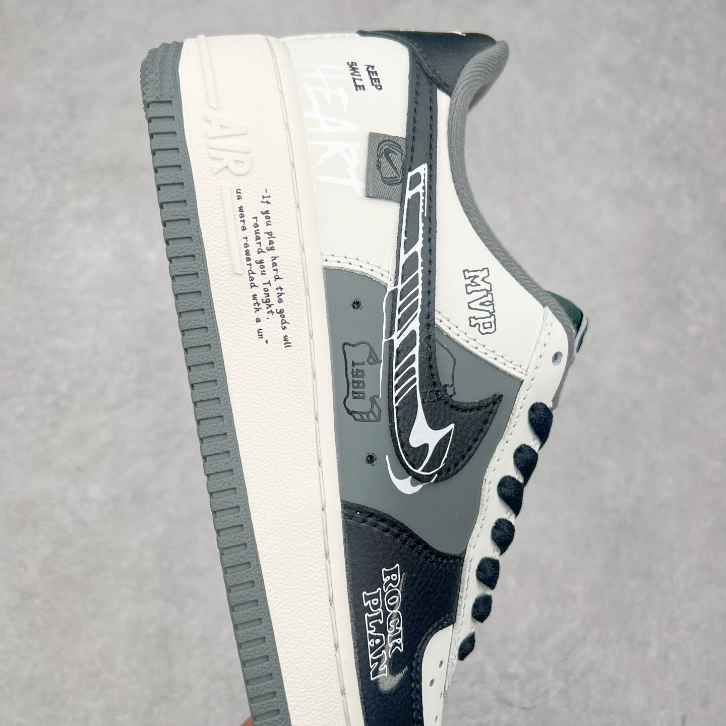 图片[6]-NK Air Force 1´07 Low 空军一号低帮百搭休闲运动板鞋 DB3301-660 柔软、弹性十足的缓震性能和出色的中底设计 横跨复古与现代的外型结合 造就出风靡全球 三十多年的Force 1 直到今天还深受青睐 实拍调校N版已经零色差零失真 百分百还原实物色彩所见即所得 不存在货不对板色差等低级问题 选购参考实物拍摄 不混卖不参货 只用心做好货严格选品 承诺混一赔十 尺码：36 36.5 37.5 38 38.5 39 40 40.5 41 42 42.5 43 44 44.5 45-选品中心