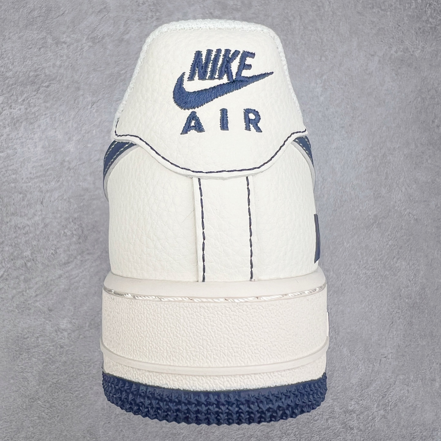 图片[8]-NK Air Force 1´07 Low 空军一号低帮百搭休闲运动板鞋 HH7518-069 柔软、弹性十足的缓震性能和出色的中底设计 横跨复古与现代的外型结合 造就出风靡全球 三十多年的Force 1 直到今天还深受青睐 实拍调校N版已经零色差零失真 百分百还原实物色彩所见即所得 不存在货不对板色差等低级问题 选购参考实物拍摄 不混卖不参货 只用心做好货严格选品 承诺混一赔十 尺码：36 36.5 37.5 38 38.5 39 40 40.5 41 42 42.5 43 44 44.5 45-选品中心