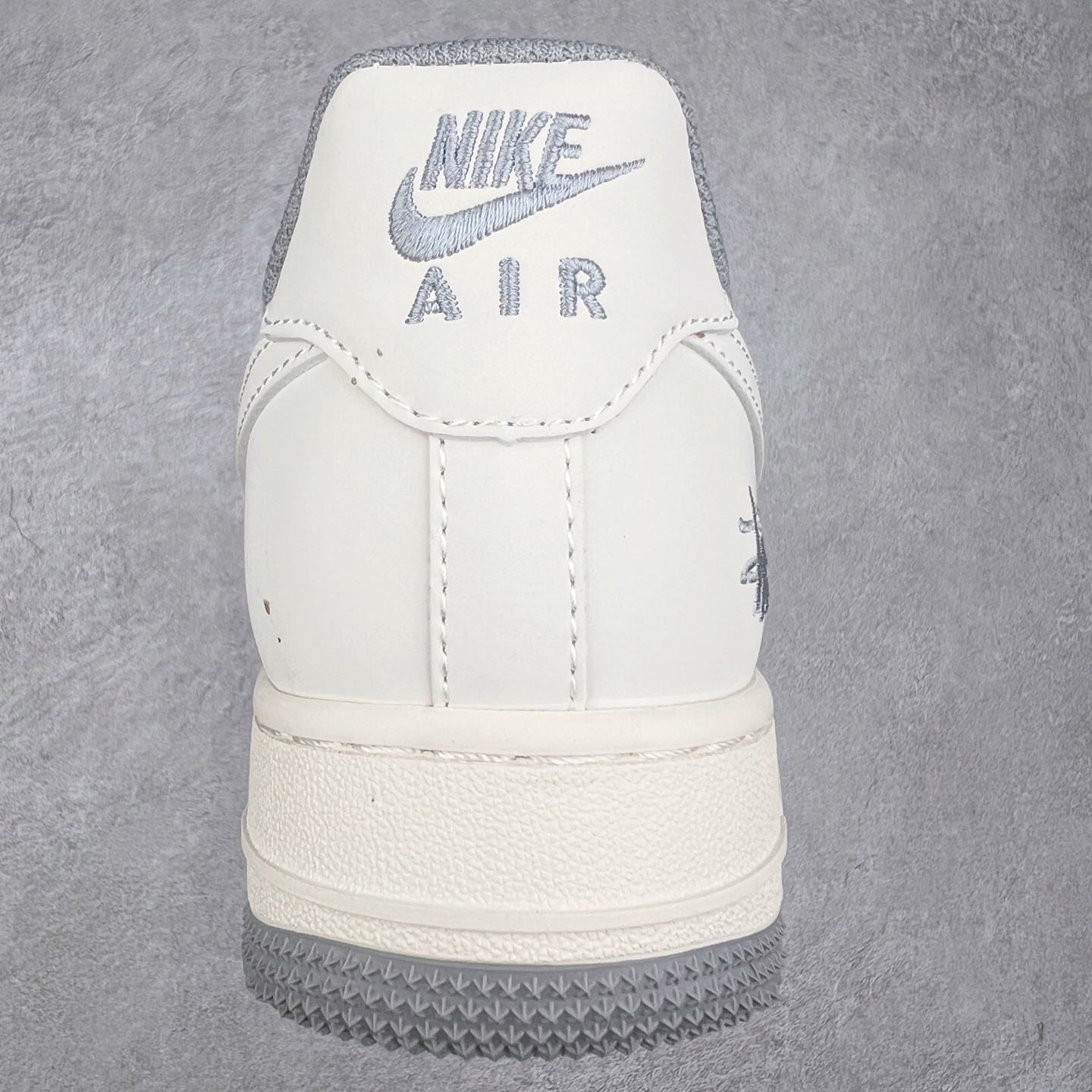 图片[8]-NK Air Force 1´07 Low 空军一号低帮百搭休闲运动板鞋 XZ6188-712 柔软、弹性十足的缓震性能和出色的中底设计 横跨复古与现代的外型结合 造就出风靡全球 三十多年的Force 1 直到今天还深受青睐 实拍调校N版已经零色差零失真 百分百还原实物色彩所见即所得 不存在货不对板色差等低级问题 选购参考实物拍摄 不混卖不参货 只用心做好货严格选品 承诺混一赔十 尺码：36 36.5 37.5 38 38.5 39 40 40.5 41 42 42.5 43 44 44.5 45-选品中心