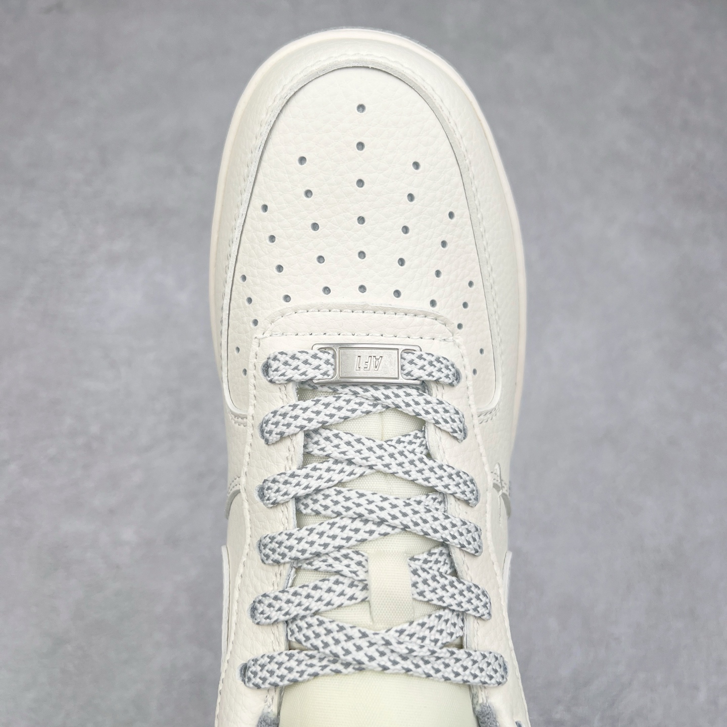 图片[4]-NK Air Force 1´07 Low 空军一号低帮百搭休闲运动板鞋 XZ6188-712 柔软、弹性十足的缓震性能和出色的中底设计 横跨复古与现代的外型结合 造就出风靡全球 三十多年的Force 1 直到今天还深受青睐 实拍调校N版已经零色差零失真 百分百还原实物色彩所见即所得 不存在货不对板色差等低级问题 选购参考实物拍摄 不混卖不参货 只用心做好货严格选品 承诺混一赔十 尺码：36 36.5 37.5 38 38.5 39 40 40.5 41 42 42.5 43 44 44.5 45-选品中心