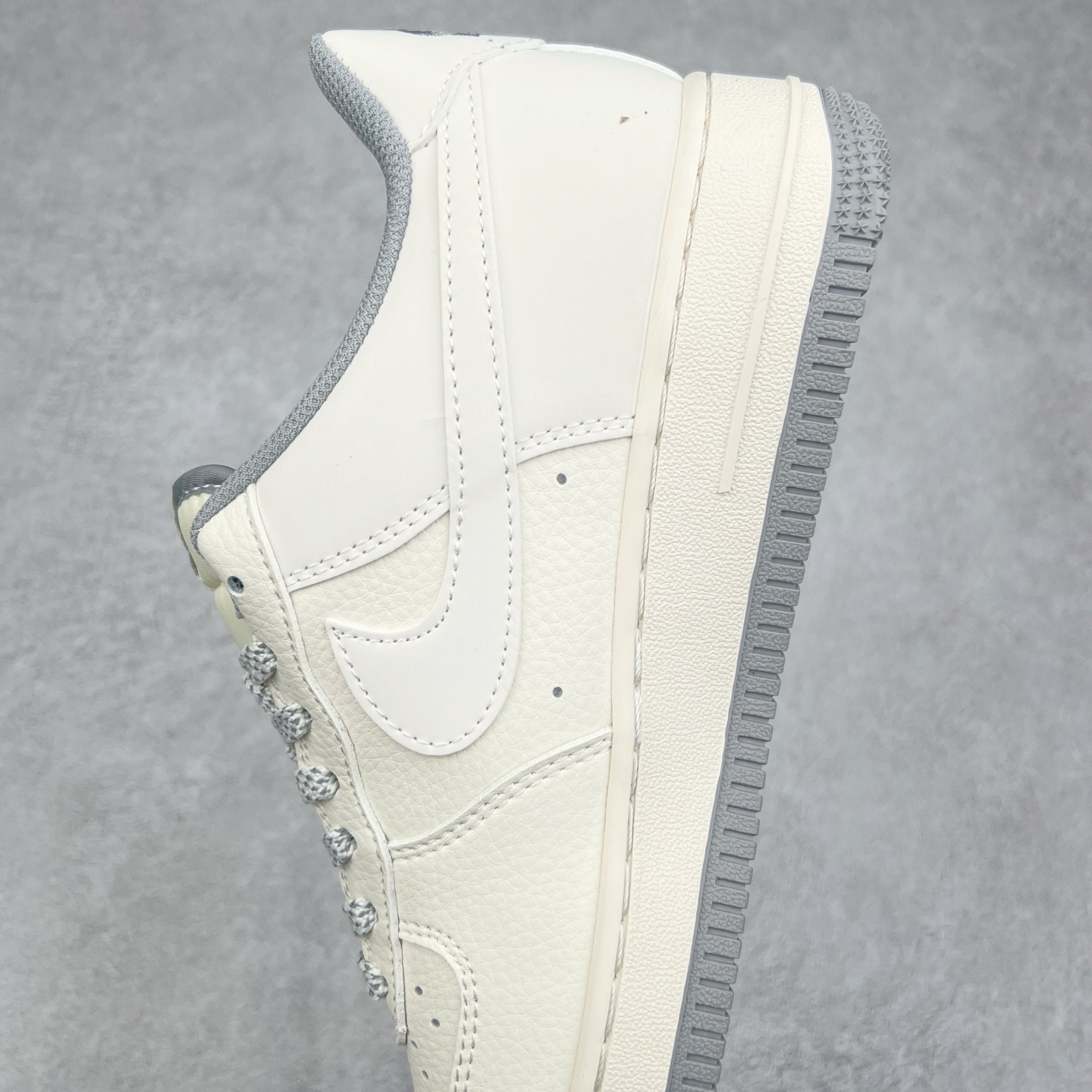 图片[7]-NK Air Force 1´07 Low 空军一号低帮百搭休闲运动板鞋 XZ6188-712 柔软、弹性十足的缓震性能和出色的中底设计 横跨复古与现代的外型结合 造就出风靡全球 三十多年的Force 1 直到今天还深受青睐 实拍调校N版已经零色差零失真 百分百还原实物色彩所见即所得 不存在货不对板色差等低级问题 选购参考实物拍摄 不混卖不参货 只用心做好货严格选品 承诺混一赔十 尺码：36 36.5 37.5 38 38.5 39 40 40.5 41 42 42.5 43 44 44.5 45-选品中心