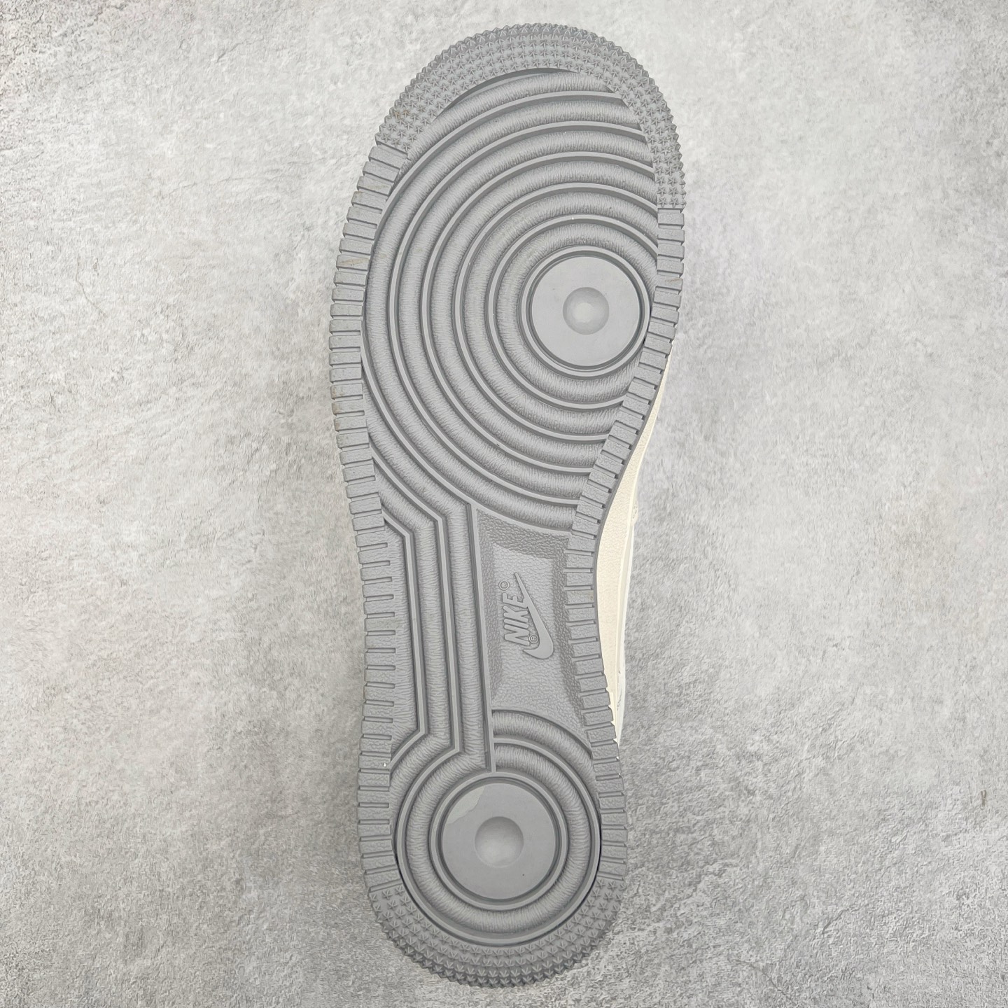 图片[9]-NK Air Force 1´07 Low 空军一号低帮百搭休闲运动板鞋 XZ6188-712 柔软、弹性十足的缓震性能和出色的中底设计 横跨复古与现代的外型结合 造就出风靡全球 三十多年的Force 1 直到今天还深受青睐 实拍调校N版已经零色差零失真 百分百还原实物色彩所见即所得 不存在货不对板色差等低级问题 选购参考实物拍摄 不混卖不参货 只用心做好货严格选品 承诺混一赔十 尺码：36 36.5 37.5 38 38.5 39 40 40.5 41 42 42.5 43 44 44.5 45-选品中心