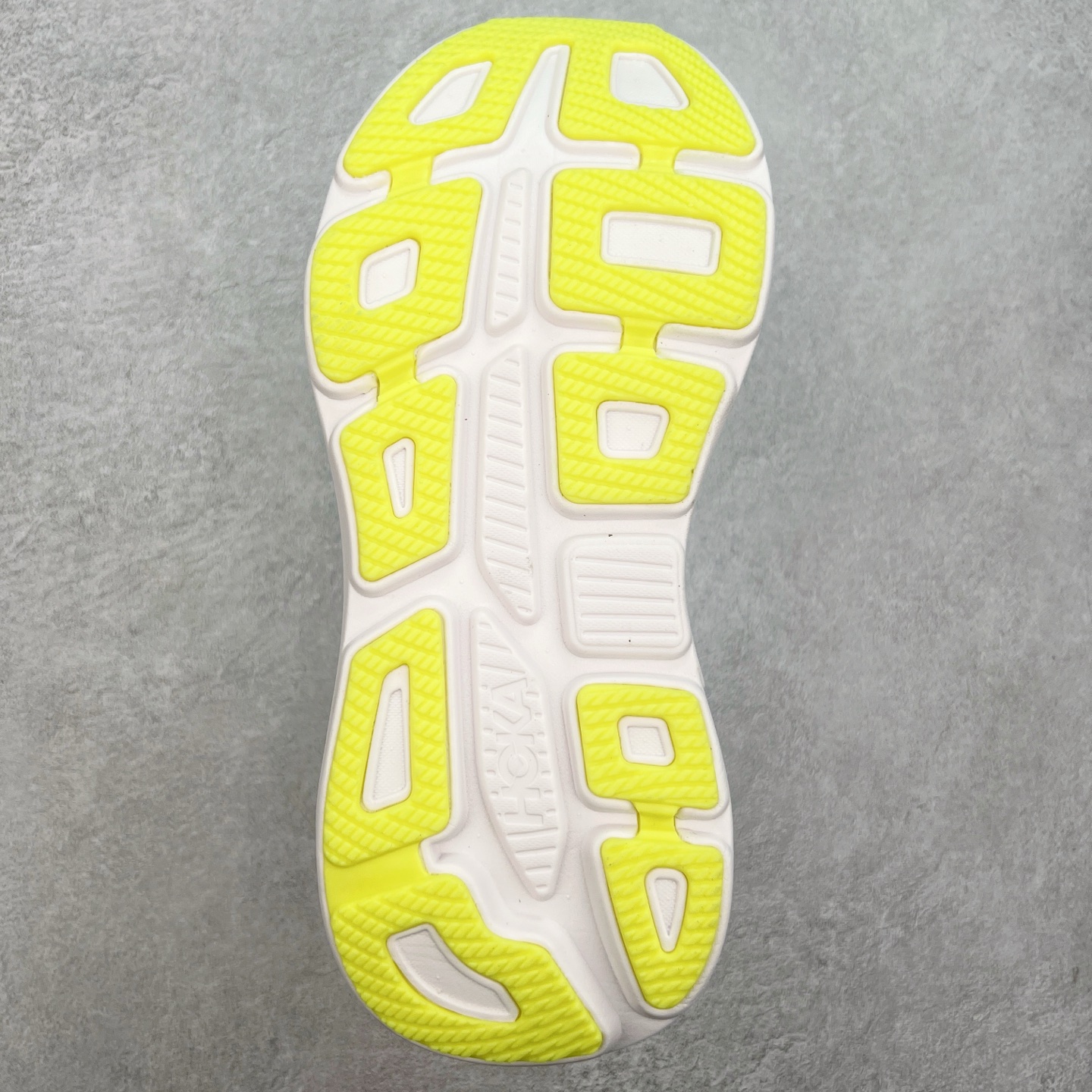 图片[9]-HOKA ONE ONE Bondi 9 WIDE 邦迪九代舒适防滑耐磨低帮休闲跑步鞋 HOKA ONE ONE是来自美国的跑步鞋知名品牌，创立于2009年，始终致力于为所有跑者提供更新、更好的跑步装备。相比常规跑鞋，HOKA ONE ONE特别研发使用性能独特的几何形跑鞋中底，此种鞋底更厚、更高、回弹性也更好，除了卓越的缓冲性能，它还能內各种阶段的跑者带来更具动感、更加稳定的跑步体验。HOKAONE ONE从设计之初就清楚意识到，要保证跑者步幅的均匀一致，双脚自然而然的运动至关重要。尺码：36 36.5 37.5 38 38.5 39 40 40.5 41 42 42.5 43 44 44.5 45-选品中心