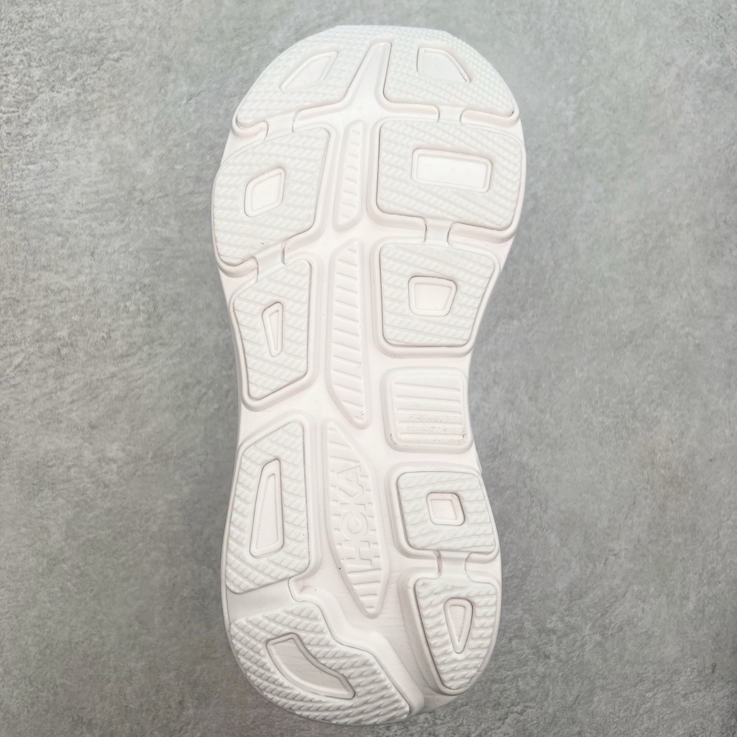 图片[9]-HOKA ONE ONE Bondi 9 WIDE 邦迪九代舒适防滑耐磨低帮休闲跑步鞋 HOKA ONE ONE是来自美国的跑步鞋知名品牌，创立于2009年，始终致力于为所有跑者提供更新、更好的跑步装备。相比常规跑鞋，HOKA ONE ONE特别研发使用性能独特的几何形跑鞋中底，此种鞋底更厚、更高、回弹性也更好，除了卓越的缓冲性能，它还能內各种阶段的跑者带来更具动感、更加稳定的跑步体验。HOKAONE ONE从设计之初就清楚意识到，要保证跑者步幅的均匀一致，双脚自然而然的运动至关重要。尺码：36 36.5 37.5 38 38.5 39 40 40.5 41 42 42.5 43 44 44.5 45-选品中心