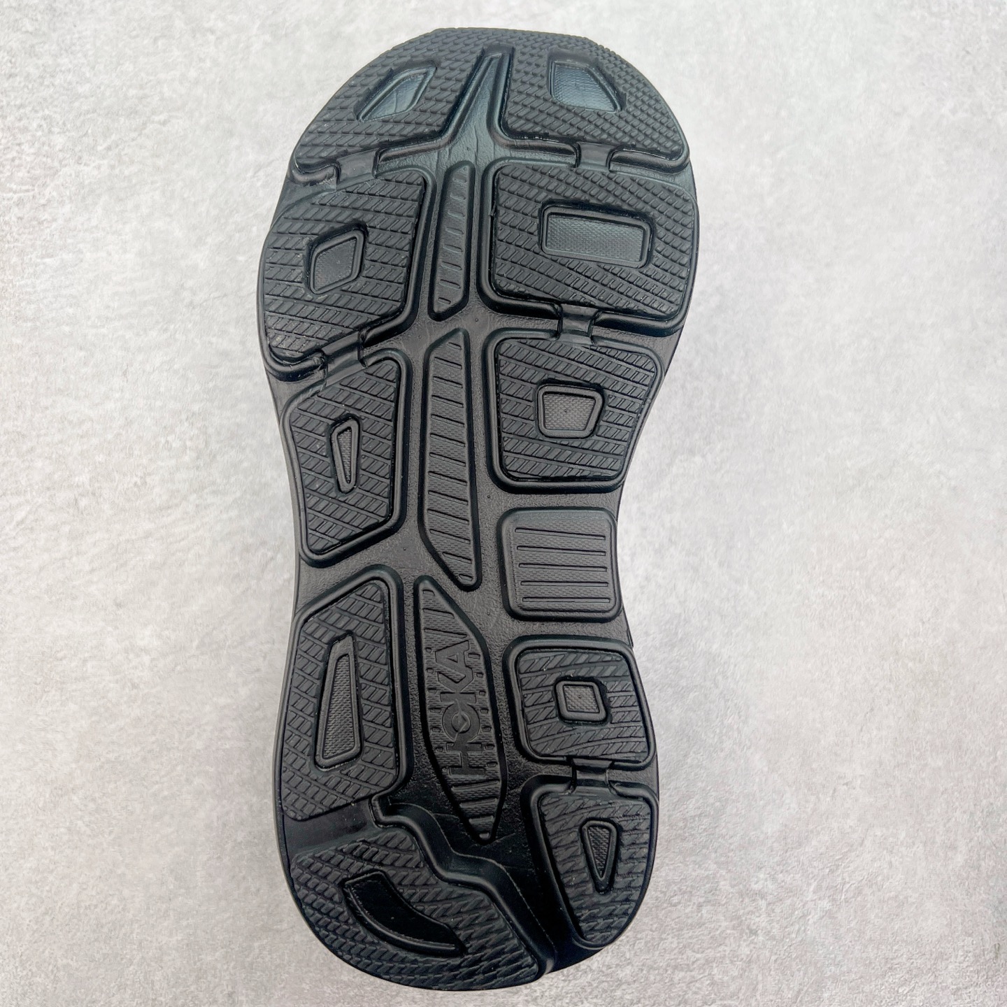 图片[9]-HOKA ONE ONE Bondi 9 WIDE 邦迪九代舒适防滑耐磨低帮休闲跑步鞋 HOKA ONE ONE是来自美国的跑步鞋知名品牌，创立于2009年，始终致力于为所有跑者提供更新、更好的跑步装备。相比常规跑鞋，HOKA ONE ONE特别研发使用性能独特的几何形跑鞋中底，此种鞋底更厚、更高、回弹性也更好，除了卓越的缓冲性能，它还能內各种阶段的跑者带来更具动感、更加稳定的跑步体验。HOKAONE ONE从设计之初就清楚意识到，要保证跑者步幅的均匀一致，双脚自然而然的运动至关重要。尺码：36 36.5 37.5 38 38.5 39 40 40.5 41 42 42.5 43 44 44.5 45-选品中心