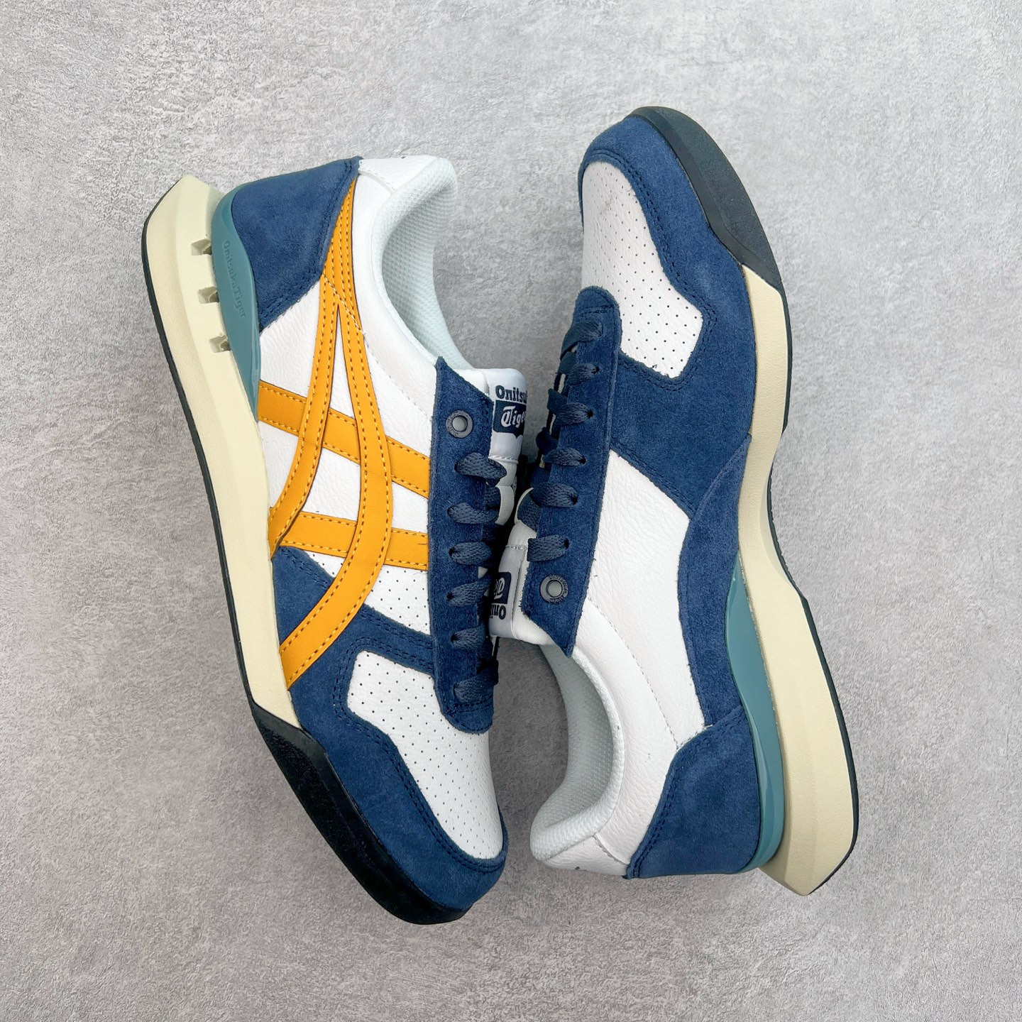 图片[3]-Asics Onitsuka Tiger Ultimate 81 EX 亚瑟士终极系列低帮复古风百搭皮革休闲运动慢跑鞋 采用软质荔枝纹牛培皮鞋面材质 配置OrthoLite鞋垫 轻质Eva缓震组合耐磨橡胶外底 Onitsuka Tiger 鬼塚虎 ULTIMATE 81EX 1183B510 中性款运动鞋 鞋跟底部的缓震孔设计以及TPU后跟保护片强化稳定性 造就合乎新时代高性能运动鞋标准的现代鞋款 牛皮革鞋面 FLYTEFOAM Propel中底增强缓震性与回弹性 鞋跟处采用fuzeGEL缓震胶科技 强化缓震 OrthoLite鞋垫 进一步强化缓震Gel-Kayano超轻量专业运动慢跑鞋 货号：1183B510-103 尺码：36-45-选品中心
