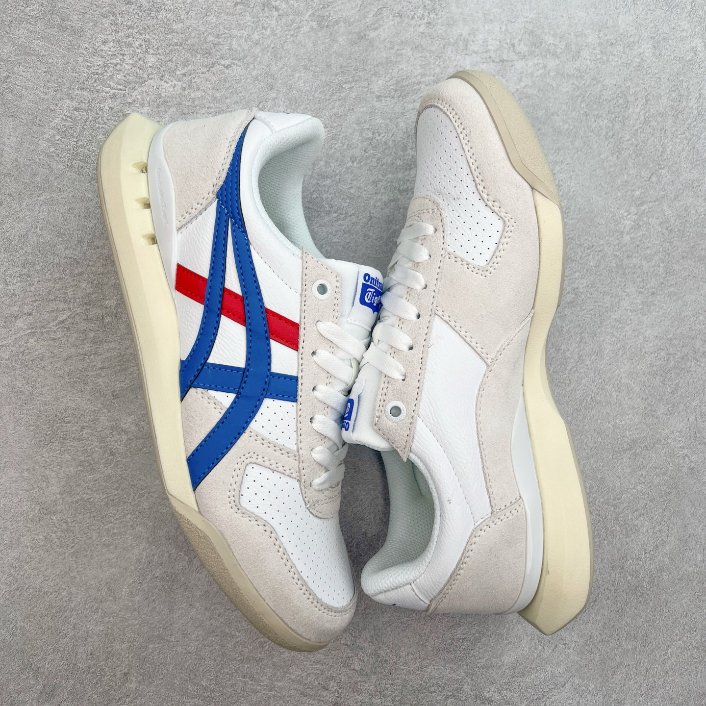 图片[3]-Asics Onitsuka Tiger Ultimate 81 EX 亚瑟士终极系列低帮复古风百搭皮革休闲运动慢跑鞋 采用软质荔枝纹牛培皮鞋面材质 配置OrthoLite鞋垫 轻质Eva缓震组合耐磨橡胶外底 Onitsuka Tiger 鬼塚虎 ULTIMATE 81EX 1183B510 中性款运动鞋 鞋跟底部的缓震孔设计以及TPU后跟保护片强化稳定性 造就合乎新时代高性能运动鞋标准的现代鞋款 牛皮革鞋面 FLYTEFOAM Propel中底增强缓震性与回弹性 鞋跟处采用fuzeGEL缓震胶科技 强化缓震 OrthoLite鞋垫 进一步强化缓震Gel-Kayano超轻量专业运动慢跑鞋 货号：1183B510-103 尺码：36-45-选品中心