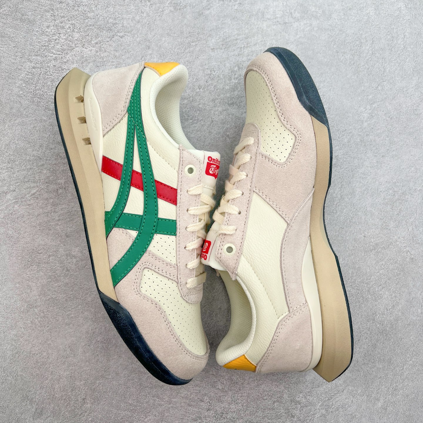 图片[3]-Asics Onitsuka Tiger Ultimate 81 EX 亚瑟士终极系列低帮复古风百搭皮革休闲运动慢跑鞋 采用软质荔枝纹牛培皮鞋面材质 配置OrthoLite鞋垫 轻质Eva缓震组合耐磨橡胶外底 Onitsuka Tiger 鬼塚虎 ULTIMATE 81EX 1183B510 中性款运动鞋 鞋跟底部的缓震孔设计以及TPU后跟保护片强化稳定性 造就合乎新时代高性能运动鞋标准的现代鞋款 牛皮革鞋面 FLYTEFOAM Propel中底增强缓震性与回弹性 鞋跟处采用fuzeGEL缓震胶科技 强化缓震 OrthoLite鞋垫 进一步强化缓震Gel-Kayano超轻量专业运动慢跑鞋 货号：1183B510-103 尺码：36-45-选品中心