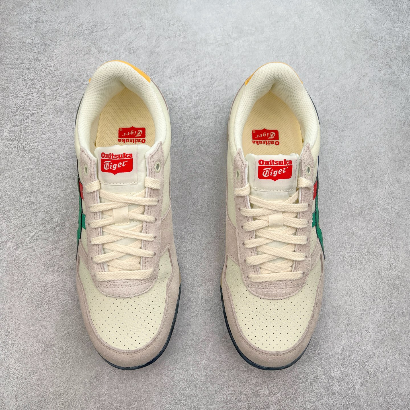 图片[2]-Asics Onitsuka Tiger Ultimate 81 EX 亚瑟士终极系列低帮复古风百搭皮革休闲运动慢跑鞋 采用软质荔枝纹牛培皮鞋面材质 配置OrthoLite鞋垫 轻质Eva缓震组合耐磨橡胶外底 Onitsuka Tiger 鬼塚虎 ULTIMATE 81EX 1183B510 中性款运动鞋 鞋跟底部的缓震孔设计以及TPU后跟保护片强化稳定性 造就合乎新时代高性能运动鞋标准的现代鞋款 牛皮革鞋面 FLYTEFOAM Propel中底增强缓震性与回弹性 鞋跟处采用fuzeGEL缓震胶科技 强化缓震 OrthoLite鞋垫 进一步强化缓震Gel-Kayano超轻量专业运动慢跑鞋 货号：1183B510-103 尺码：36-45-选品中心