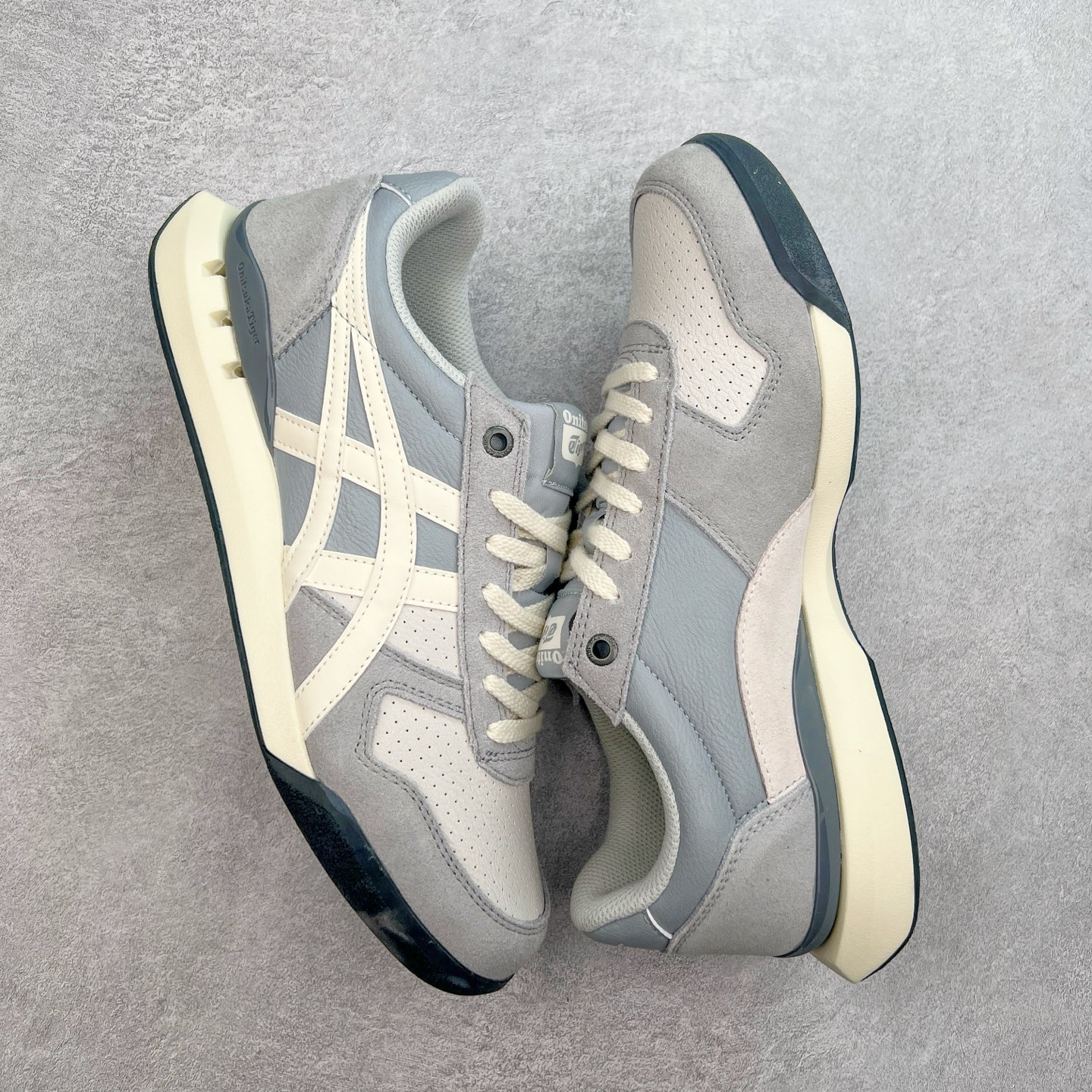 图片[3]-Asics Onitsuka Tiger Ultimate 81 EX 亚瑟士终极系列低帮复古风百搭皮革休闲运动慢跑鞋 采用软质荔枝纹牛培皮鞋面材质 配置OrthoLite鞋垫 轻质Eva缓震组合耐磨橡胶外底 Onitsuka Tiger 鬼塚虎 ULTIMATE 81EX 1183B510 中性款运动鞋 鞋跟底部的缓震孔设计以及TPU后跟保护片强化稳定性 造就合乎新时代高性能运动鞋标准的现代鞋款 牛皮革鞋面 FLYTEFOAM Propel中底增强缓震性与回弹性 鞋跟处采用fuzeGEL缓震胶科技 强化缓震 OrthoLite鞋垫 进一步强化缓震Gel-Kayano超轻量专业运动慢跑鞋 货号：1183B510-103 尺码：36-45-选品中心