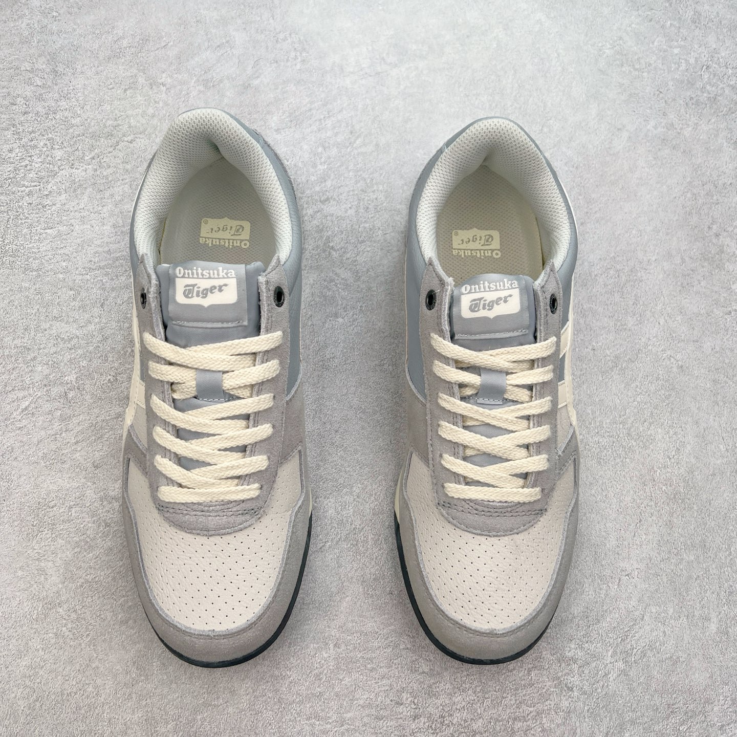 图片[2]-Asics Onitsuka Tiger Ultimate 81 EX 亚瑟士终极系列低帮复古风百搭皮革休闲运动慢跑鞋 采用软质荔枝纹牛培皮鞋面材质 配置OrthoLite鞋垫 轻质Eva缓震组合耐磨橡胶外底 Onitsuka Tiger 鬼塚虎 ULTIMATE 81EX 1183B510 中性款运动鞋 鞋跟底部的缓震孔设计以及TPU后跟保护片强化稳定性 造就合乎新时代高性能运动鞋标准的现代鞋款 牛皮革鞋面 FLYTEFOAM Propel中底增强缓震性与回弹性 鞋跟处采用fuzeGEL缓震胶科技 强化缓震 OrthoLite鞋垫 进一步强化缓震Gel-Kayano超轻量专业运动慢跑鞋 货号：1183B510-103 尺码：36-45-选品中心