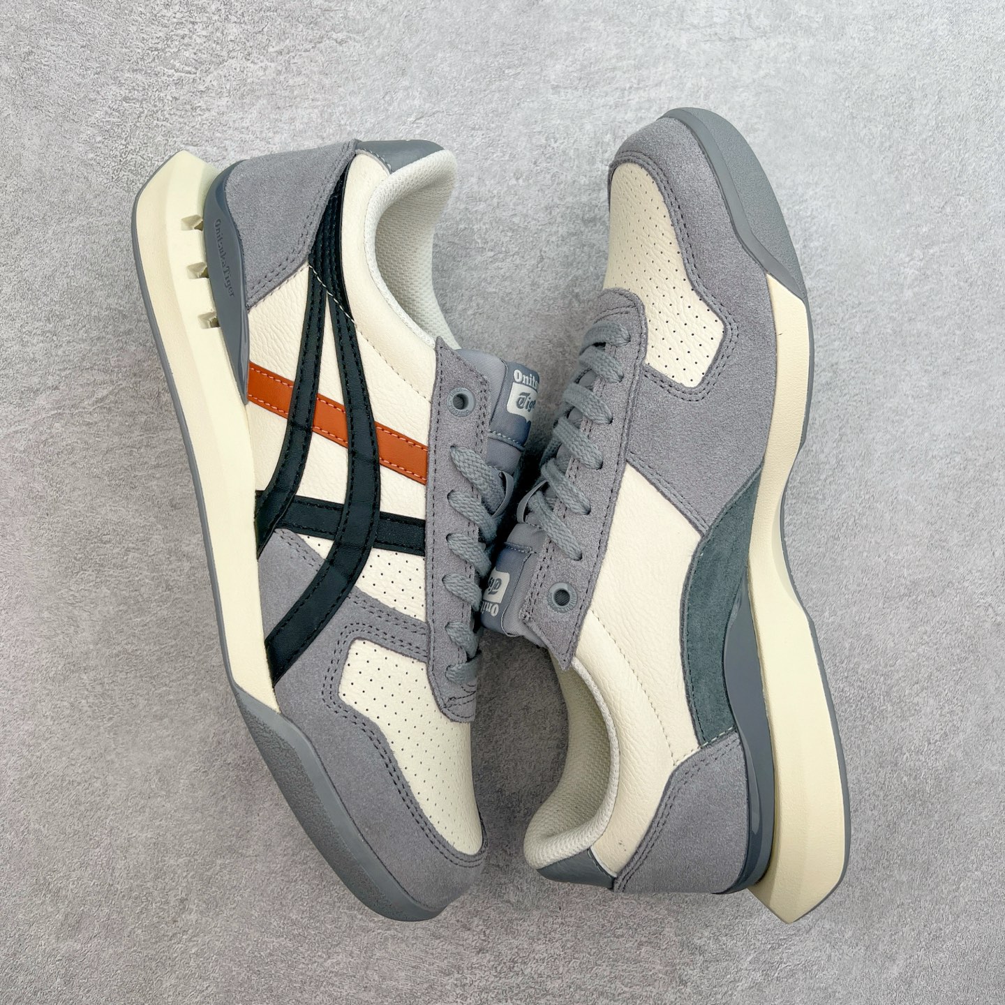 图片[3]-Asics Onitsuka Tiger Ultimate 81 EX 亚瑟士终极系列低帮复古风百搭皮革休闲运动慢跑鞋 采用软质荔枝纹牛培皮鞋面材质 配置OrthoLite鞋垫 轻质Eva缓震组合耐磨橡胶外底 Onitsuka Tiger 鬼塚虎 ULTIMATE 81EX 1183B510 中性款运动鞋 鞋跟底部的缓震孔设计以及TPU后跟保护片强化稳定性 造就合乎新时代高性能运动鞋标准的现代鞋款 牛皮革鞋面 FLYTEFOAM Propel中底增强缓震性与回弹性 鞋跟处采用fuzeGEL缓震胶科技 强化缓震 OrthoLite鞋垫 进一步强化缓震Gel-Kayano超轻量专业运动慢跑鞋 货号：1183B510-103 尺码：36-45-选品中心