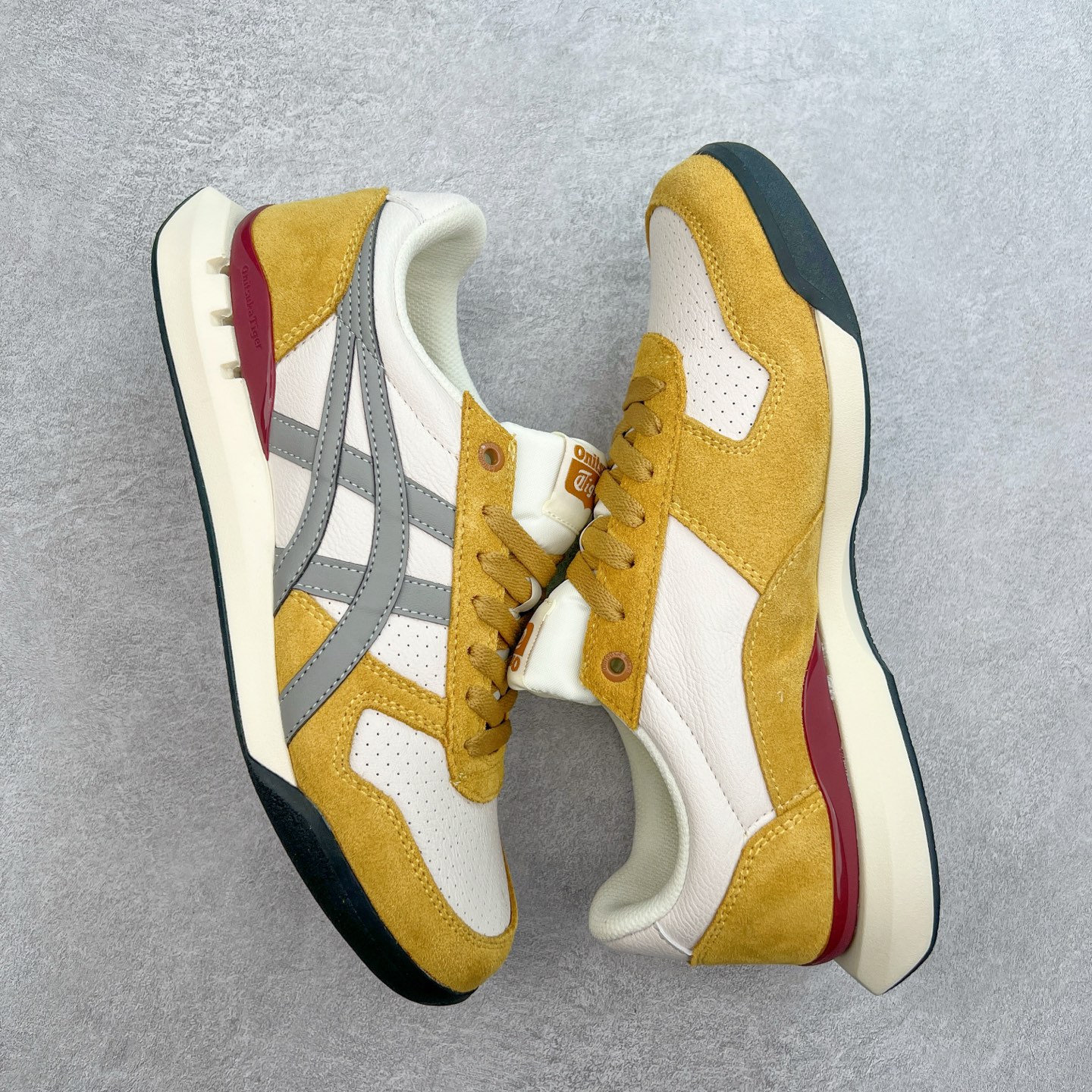 图片[3]-Asics Onitsuka Tiger Ultimate 81 EX 亚瑟士终极系列低帮复古风百搭皮革休闲运动慢跑鞋 采用软质荔枝纹牛培皮鞋面材质 配置OrthoLite鞋垫 轻质Eva缓震组合耐磨橡胶外底 Onitsuka Tiger 鬼塚虎 ULTIMATE 81EX 1183B510 中性款运动鞋 鞋跟底部的缓震孔设计以及TPU后跟保护片强化稳定性 造就合乎新时代高性能运动鞋标准的现代鞋款 牛皮革鞋面 FLYTEFOAM Propel中底增强缓震性与回弹性 鞋跟处采用fuzeGEL缓震胶科技 强化缓震 OrthoLite鞋垫 进一步强化缓震Gel-Kayano超轻量专业运动慢跑鞋 货号：1183B510-103 尺码：36-45-选品中心