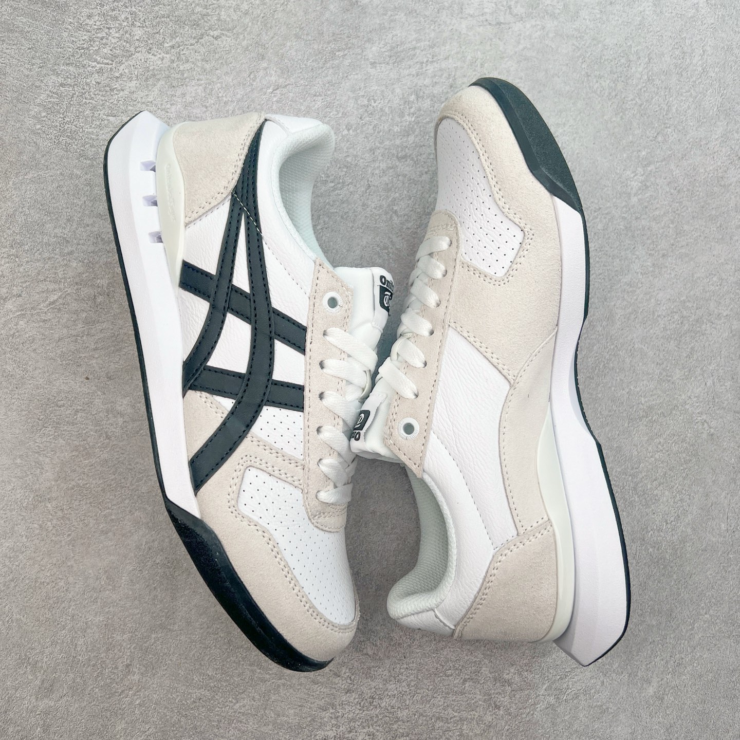 图片[3]-Asics Onitsuka Tiger Ultimate 81 EX 亚瑟士终极系列低帮复古风百搭皮革休闲运动慢跑鞋 采用软质荔枝纹牛培皮鞋面材质 配置OrthoLite鞋垫 轻质Eva缓震组合耐磨橡胶外底 Onitsuka Tiger 鬼塚虎 ULTIMATE 81EX 1183B510 中性款运动鞋 鞋跟底部的缓震孔设计以及TPU后跟保护片强化稳定性 造就合乎新时代高性能运动鞋标准的现代鞋款 牛皮革鞋面 FLYTEFOAM Propel中底增强缓震性与回弹性 鞋跟处采用fuzeGEL缓震胶科技 强化缓震 OrthoLite鞋垫 进一步强化缓震Gel-Kayano超轻量专业运动慢跑鞋 货号：1183B510-103 尺码：36-45-选品中心