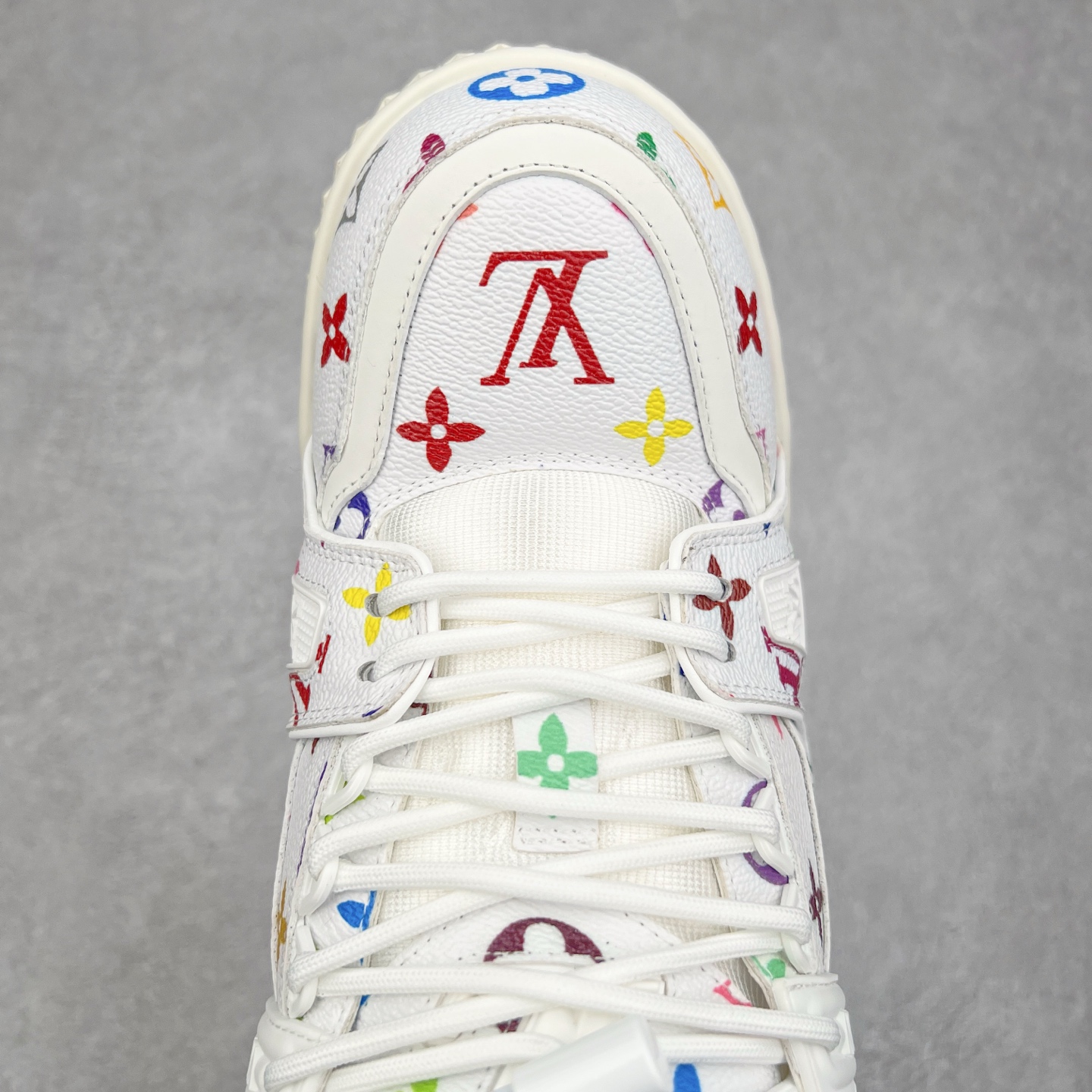 图片[4]-lv Trainer Maxi 小胖丁系列面包鞋 驴牌23S时尚走秀款 原版购入开发历时半年开发打造 原版完美楦型 多次调试 达到还原99% 鞋面独家订制细柔小牛皮 厚实织物鞋带 独家私模超轻TPU大底 原配扣子串珠 正确原装黄色鞋盒 正确中底印花 鞋面印花3D高频深度立体 全鞋电脑针车 紧密相连 针距密度一致 皮面裁剪部位 统一油边封口工艺 备受瞩目火热面包鞋再次拉满流量 各地网红上脚 立体饱满的彩色面包鞋身 超大版型重新诠释了 Virgil Abloh大热lv运动时装鞋 完美增高5CM Size 36 37 38 39 40 41 42 43 44 45-选品中心