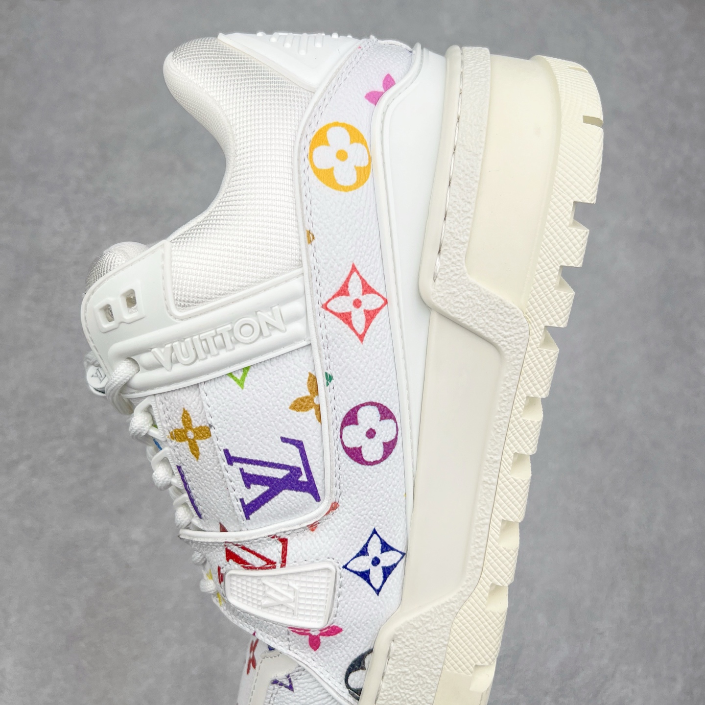 图片[7]-lv Trainer Maxi 小胖丁系列面包鞋 驴牌23S时尚走秀款 原版购入开发历时半年开发打造 原版完美楦型 多次调试 达到还原99% 鞋面独家订制细柔小牛皮 厚实织物鞋带 独家私模超轻TPU大底 原配扣子串珠 正确原装黄色鞋盒 正确中底印花 鞋面印花3D高频深度立体 全鞋电脑针车 紧密相连 针距密度一致 皮面裁剪部位 统一油边封口工艺 备受瞩目火热面包鞋再次拉满流量 各地网红上脚 立体饱满的彩色面包鞋身 超大版型重新诠释了 Virgil Abloh大热lv运动时装鞋 完美增高5CM Size 36 37 38 39 40 41 42 43 44 45-选品中心