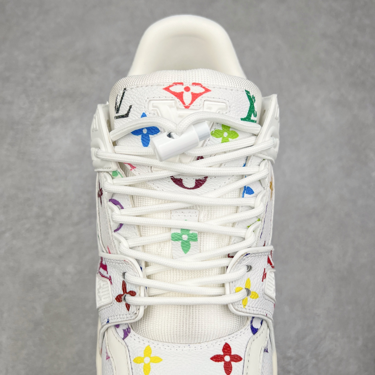 图片[5]-lv Trainer Maxi 小胖丁系列面包鞋 驴牌23S时尚走秀款 原版购入开发历时半年开发打造 原版完美楦型 多次调试 达到还原99% 鞋面独家订制细柔小牛皮 厚实织物鞋带 独家私模超轻TPU大底 原配扣子串珠 正确原装黄色鞋盒 正确中底印花 鞋面印花3D高频深度立体 全鞋电脑针车 紧密相连 针距密度一致 皮面裁剪部位 统一油边封口工艺 备受瞩目火热面包鞋再次拉满流量 各地网红上脚 立体饱满的彩色面包鞋身 超大版型重新诠释了 Virgil Abloh大热lv运动时装鞋 完美增高5CM Size 36 37 38 39 40 41 42 43 44 45-选品中心