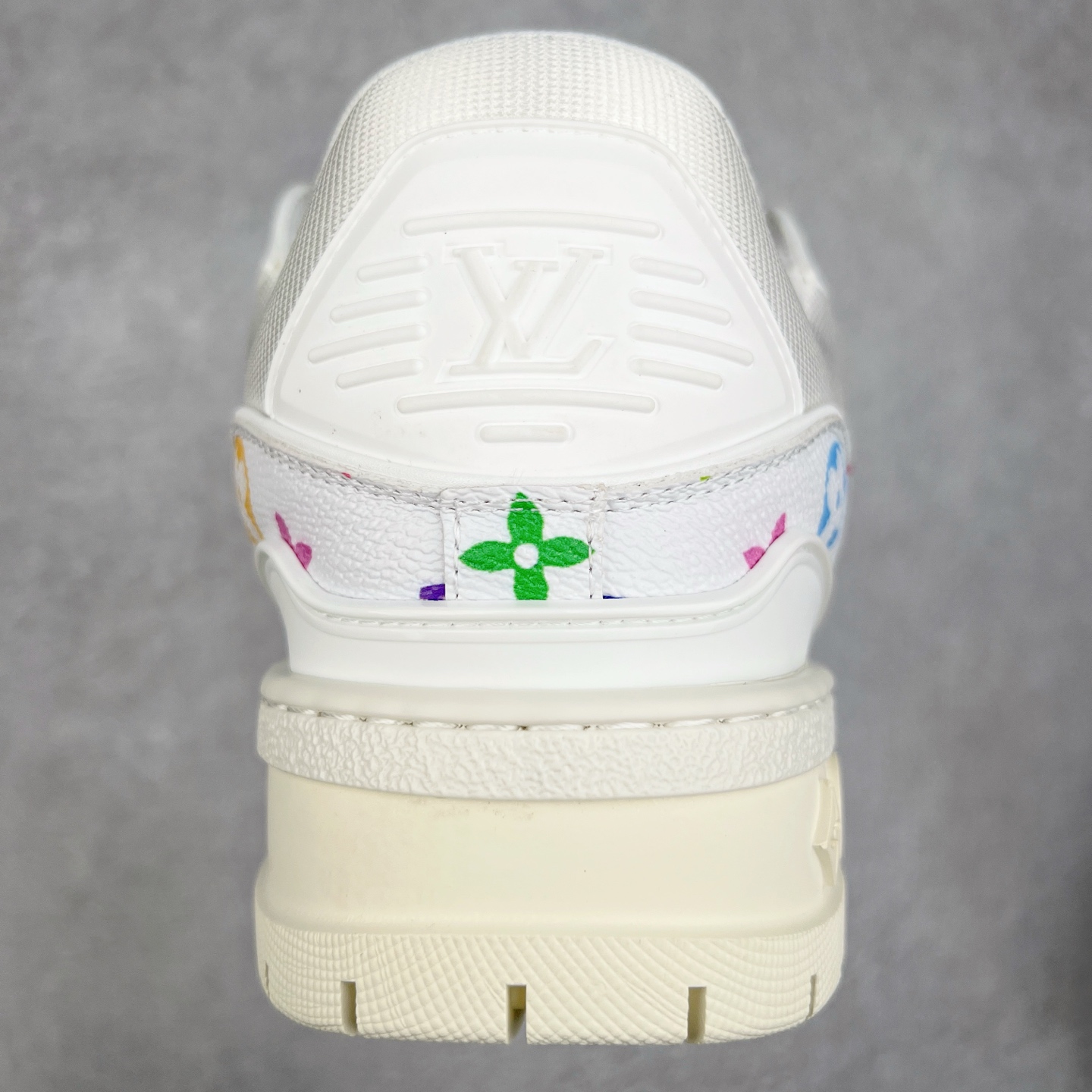 图片[8]-lv Trainer Maxi 小胖丁系列面包鞋 驴牌23S时尚走秀款 原版购入开发历时半年开发打造 原版完美楦型 多次调试 达到还原99% 鞋面独家订制细柔小牛皮 厚实织物鞋带 独家私模超轻TPU大底 原配扣子串珠 正确原装黄色鞋盒 正确中底印花 鞋面印花3D高频深度立体 全鞋电脑针车 紧密相连 针距密度一致 皮面裁剪部位 统一油边封口工艺 备受瞩目火热面包鞋再次拉满流量 各地网红上脚 立体饱满的彩色面包鞋身 超大版型重新诠释了 Virgil Abloh大热lv运动时装鞋 完美增高5CM Size 36 37 38 39 40 41 42 43 44 45-选品中心