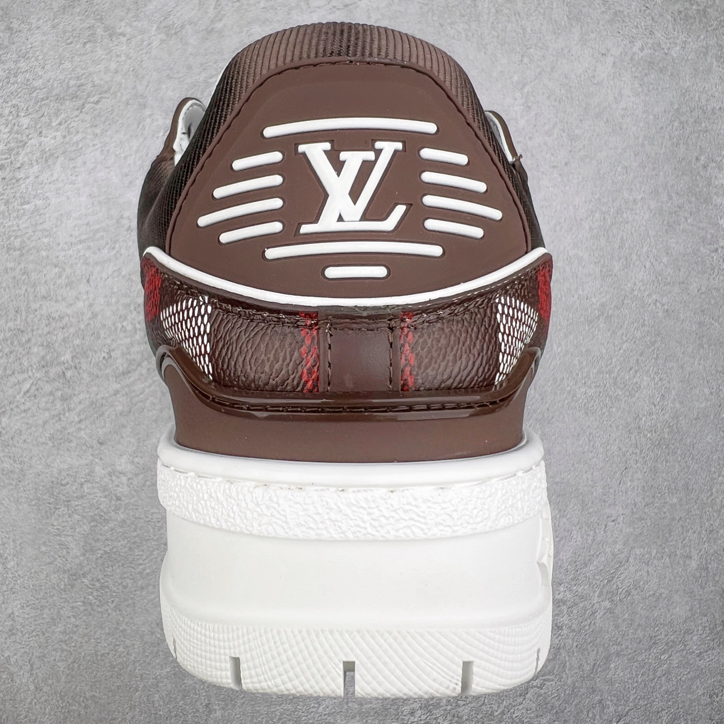 图片[8]-lv Trainer Maxi 小胖丁系列面包鞋 驴牌23S时尚走秀款 原版购入开发历时半年开发打造 原版完美楦型 多次调试 达到还原99% 鞋面独家订制细柔小牛皮 厚实织物鞋带 独家私模超轻TPU大底 原配扣子串珠 正确原装黄色鞋盒 正确中底印花 鞋面印花3D高频深度立体 全鞋电脑针车 紧密相连 针距密度一致 皮面裁剪部位 统一油边封口工艺 备受瞩目火热面包鞋再次拉满流量 各地网红上脚 立体饱满的彩色面包鞋身 超大版型重新诠释了 Virgil Abloh大热lv运动时装鞋 完美增高5CM Size 36 37 38 39 40 41 42 43 44 45-选品中心