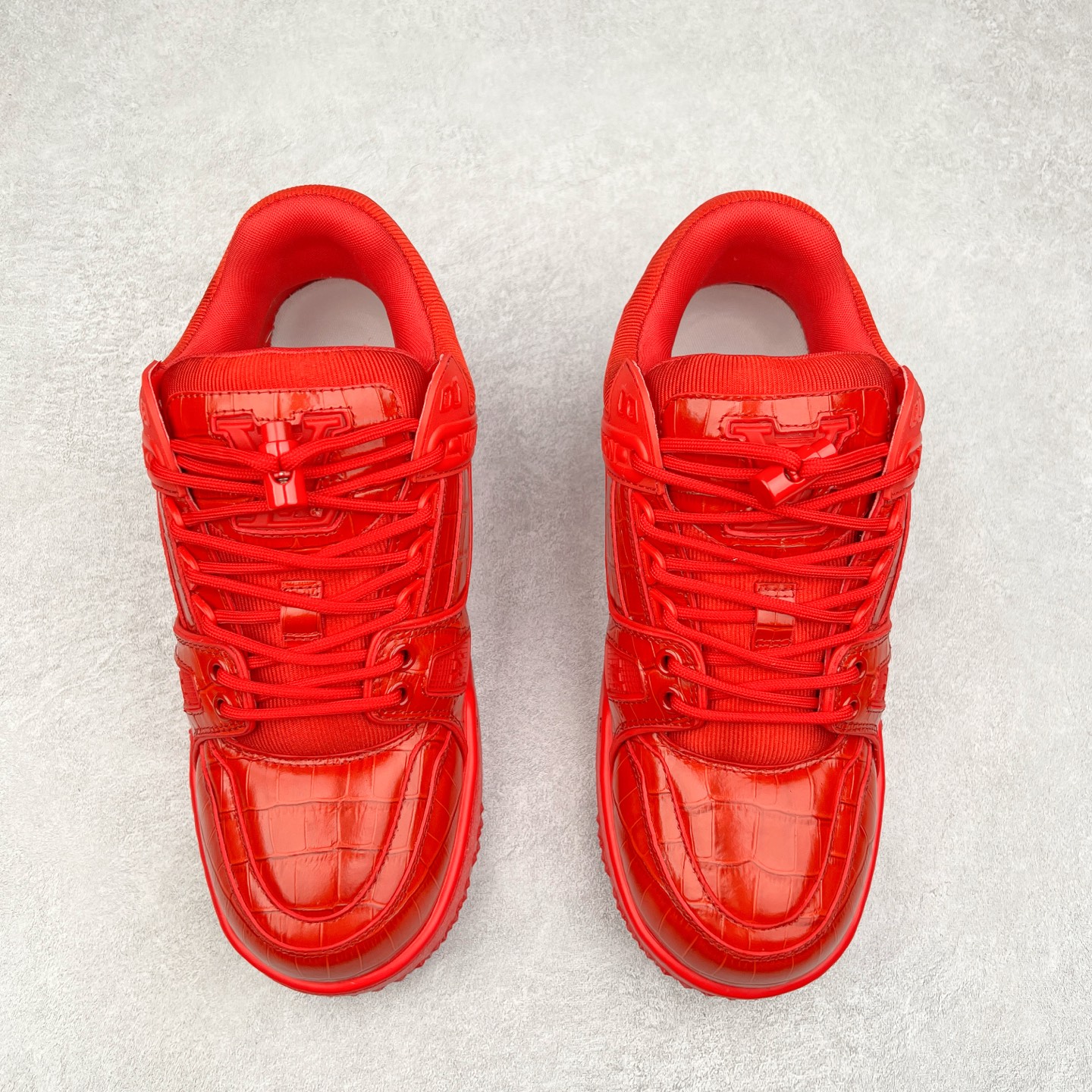 图片[2]-lv Trainer Maxi 小胖丁系列面包鞋 驴牌23S时尚走秀款 原版购入开发历时半年开发打造 原版完美楦型 多次调试 达到还原99% 鞋面独家订制细柔小牛皮 厚实织物鞋带 独家私模超轻TPU大底 原配扣子串珠 正确原装黄色鞋盒 正确中底印花 鞋面印花3D高频深度立体 全鞋电脑针车 紧密相连 针距密度一致 皮面裁剪部位 统一油边封口工艺 备受瞩目火热面包鞋再次拉满流量 各地网红上脚 立体饱满的彩色面包鞋身 超大版型重新诠释了 Virgil Abloh大热lv运动时装鞋 完美增高5CM Size 36 37 38 39 40 41 42 43 44 45-选品中心