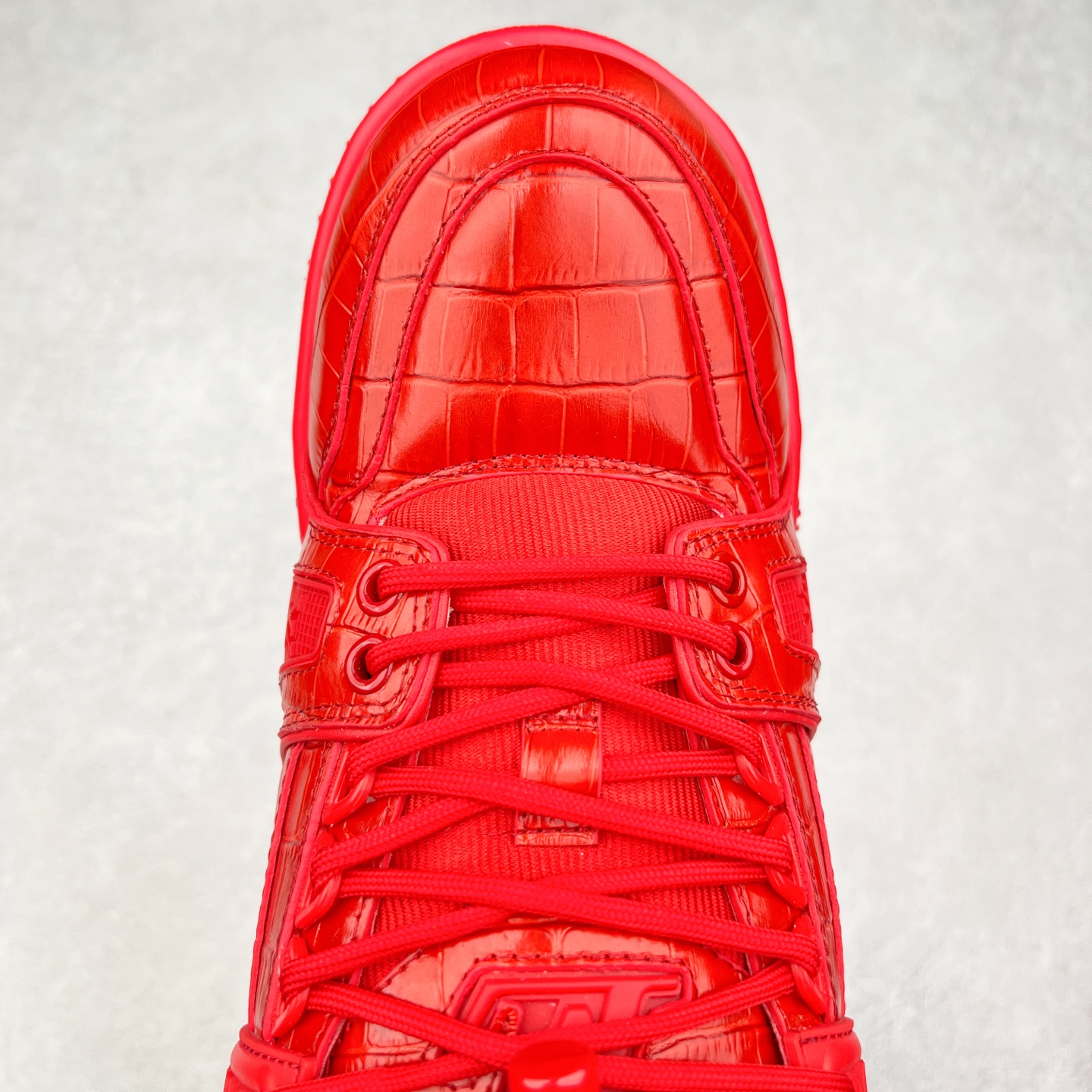 图片[4]-lv Trainer Maxi 小胖丁系列面包鞋 驴牌23S时尚走秀款 原版购入开发历时半年开发打造 原版完美楦型 多次调试 达到还原99% 鞋面独家订制细柔小牛皮 厚实织物鞋带 独家私模超轻TPU大底 原配扣子串珠 正确原装黄色鞋盒 正确中底印花 鞋面印花3D高频深度立体 全鞋电脑针车 紧密相连 针距密度一致 皮面裁剪部位 统一油边封口工艺 备受瞩目火热面包鞋再次拉满流量 各地网红上脚 立体饱满的彩色面包鞋身 超大版型重新诠释了 Virgil Abloh大热lv运动时装鞋 完美增高5CM Size 36 37 38 39 40 41 42 43 44 45-选品中心