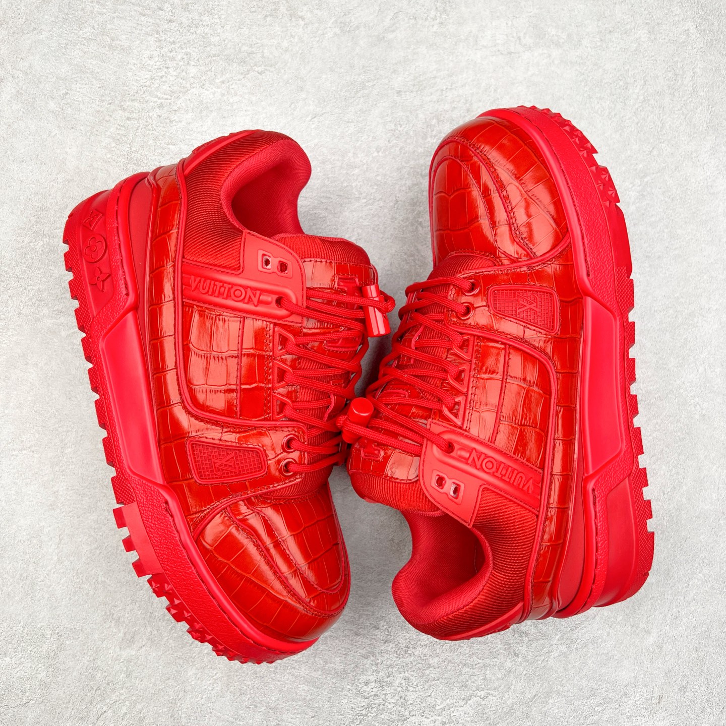 图片[3]-lv Trainer Maxi 小胖丁系列面包鞋 驴牌23S时尚走秀款 原版购入开发历时半年开发打造 原版完美楦型 多次调试 达到还原99% 鞋面独家订制细柔小牛皮 厚实织物鞋带 独家私模超轻TPU大底 原配扣子串珠 正确原装黄色鞋盒 正确中底印花 鞋面印花3D高频深度立体 全鞋电脑针车 紧密相连 针距密度一致 皮面裁剪部位 统一油边封口工艺 备受瞩目火热面包鞋再次拉满流量 各地网红上脚 立体饱满的彩色面包鞋身 超大版型重新诠释了 Virgil Abloh大热lv运动时装鞋 完美增高5CM Size 36 37 38 39 40 41 42 43 44 45-选品中心