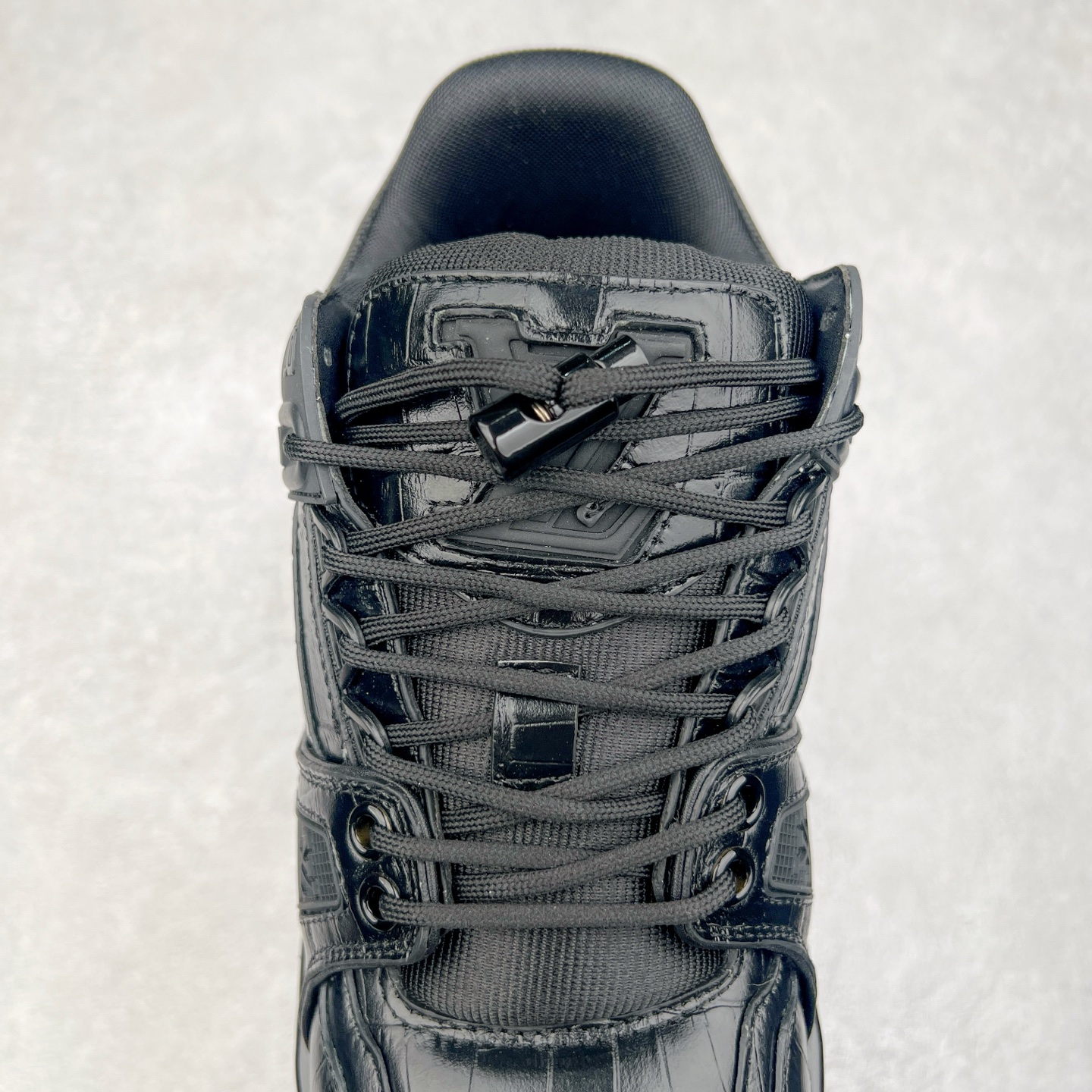 图片[5]-lv Trainer Maxi 小胖丁系列面包鞋 驴牌23S时尚走秀款 原版购入开发历时半年开发打造 原版完美楦型 多次调试 达到还原99% 鞋面独家订制细柔小牛皮 厚实织物鞋带 独家私模超轻TPU大底 原配扣子串珠 正确原装黄色鞋盒 正确中底印花 鞋面印花3D高频深度立体 全鞋电脑针车 紧密相连 针距密度一致 皮面裁剪部位 统一油边封口工艺 备受瞩目火热面包鞋再次拉满流量 各地网红上脚 立体饱满的彩色面包鞋身 超大版型重新诠释了 Virgil Abloh大热lv运动时装鞋 完美增高5CM Size 36 37 38 39 40 41 42 43 44 45-选品中心