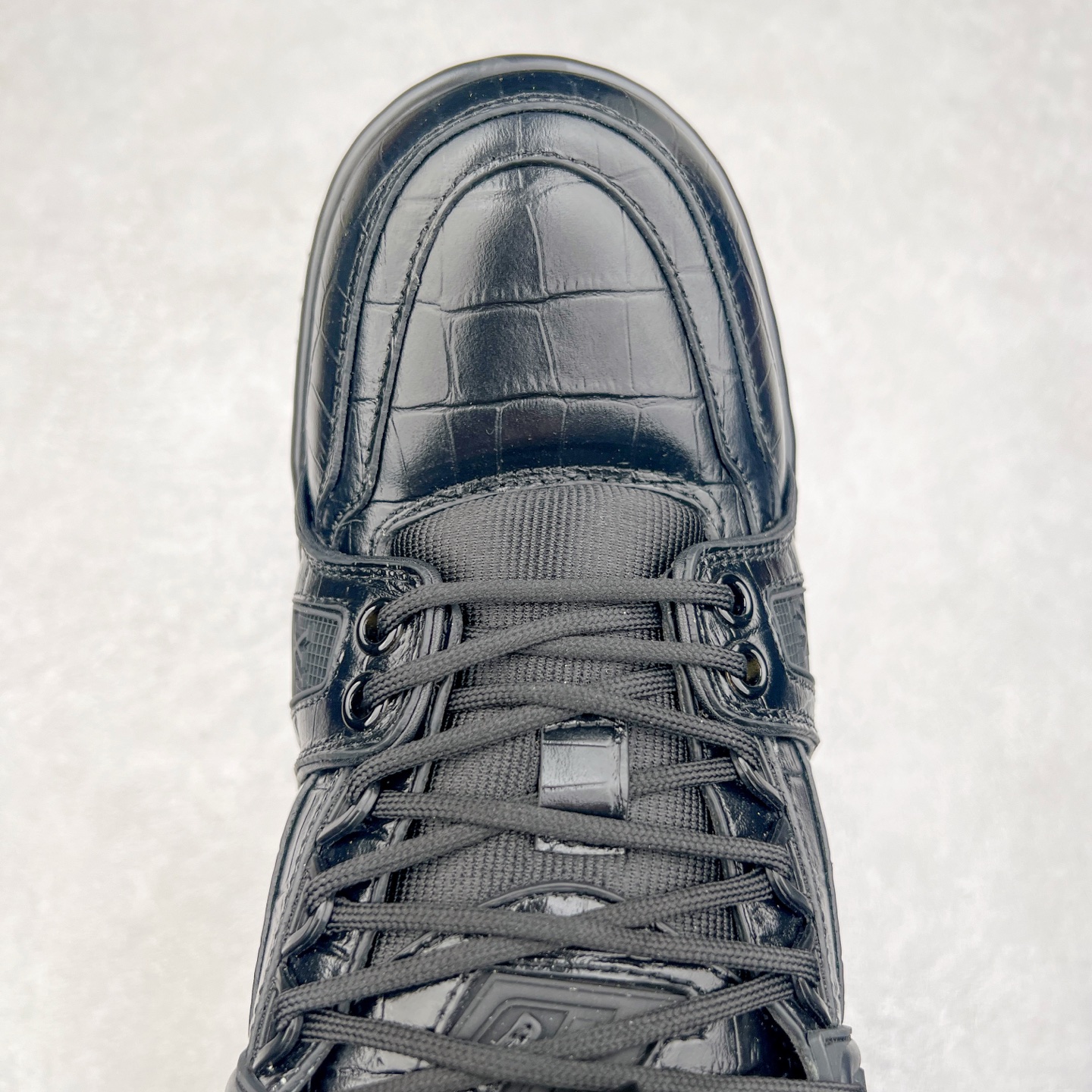 图片[4]-lv Trainer Maxi 小胖丁系列面包鞋 驴牌23S时尚走秀款 原版购入开发历时半年开发打造 原版完美楦型 多次调试 达到还原99% 鞋面独家订制细柔小牛皮 厚实织物鞋带 独家私模超轻TPU大底 原配扣子串珠 正确原装黄色鞋盒 正确中底印花 鞋面印花3D高频深度立体 全鞋电脑针车 紧密相连 针距密度一致 皮面裁剪部位 统一油边封口工艺 备受瞩目火热面包鞋再次拉满流量 各地网红上脚 立体饱满的彩色面包鞋身 超大版型重新诠释了 Virgil Abloh大热lv运动时装鞋 完美增高5CM Size 36 37 38 39 40 41 42 43 44 45-选品中心