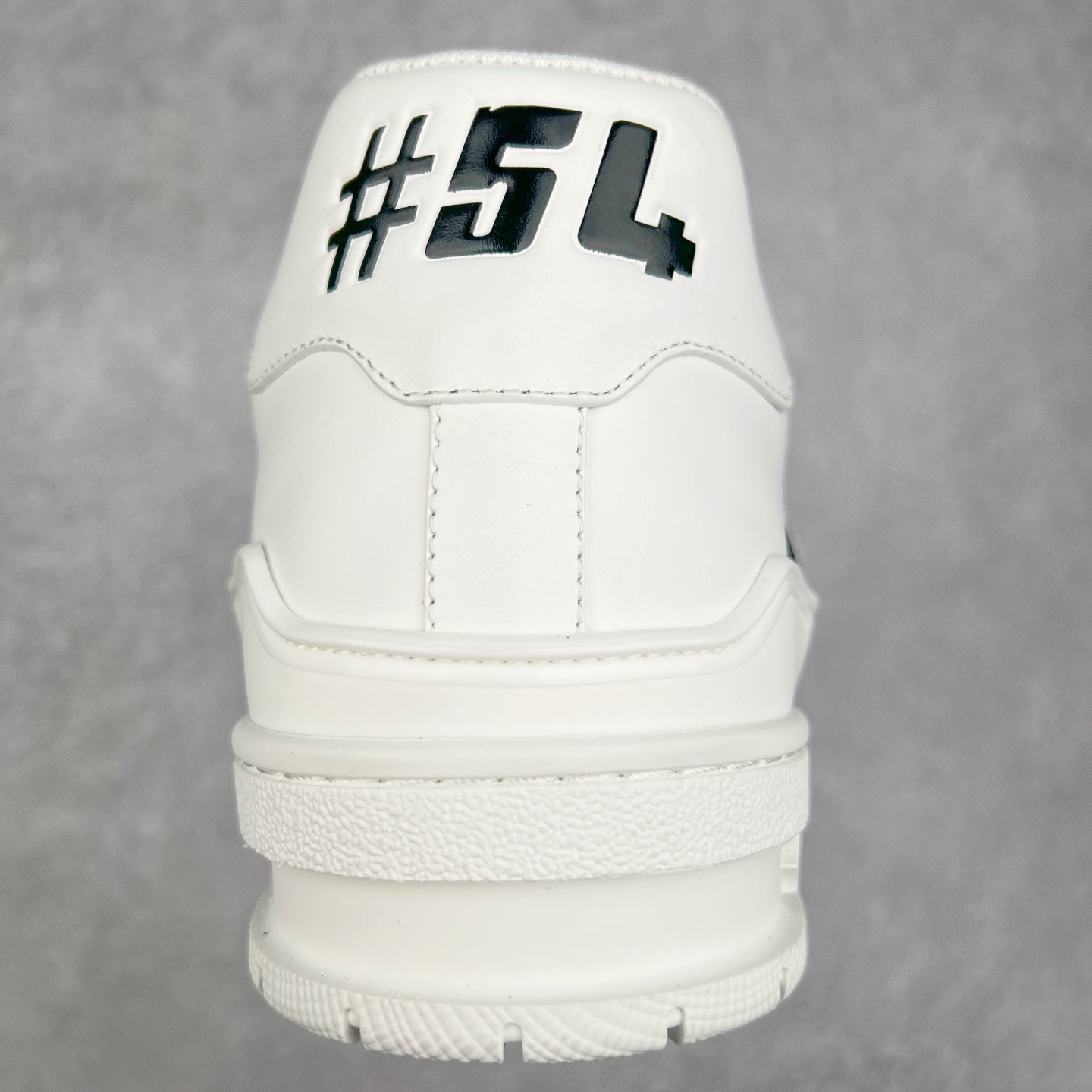 图片[8]-Louis Vuitton Trainer lv时装走秀运动鞋 完美鞋型超高的清洁度 零毛边线头瑕疵 全套原楦原纸版原鞋开模 全网最具灵魂的版型 正确原装黄色鞋盒 正确中底印花 鞋面印花3D高频深度立体 全鞋电脑针车 紧密相连 针距密度一致 环保乳胶注塑鞋垫 厚度脚感还原原版 皮面裁剪部位 统一油边封口工艺 原装橡胶大底含胶量大底组合零偏差 专柜全套包装 防尘袋 说明书 质保卡 男女鞋 尺码：35 36 37 38 39 40 41 42 43 44 45-选品中心