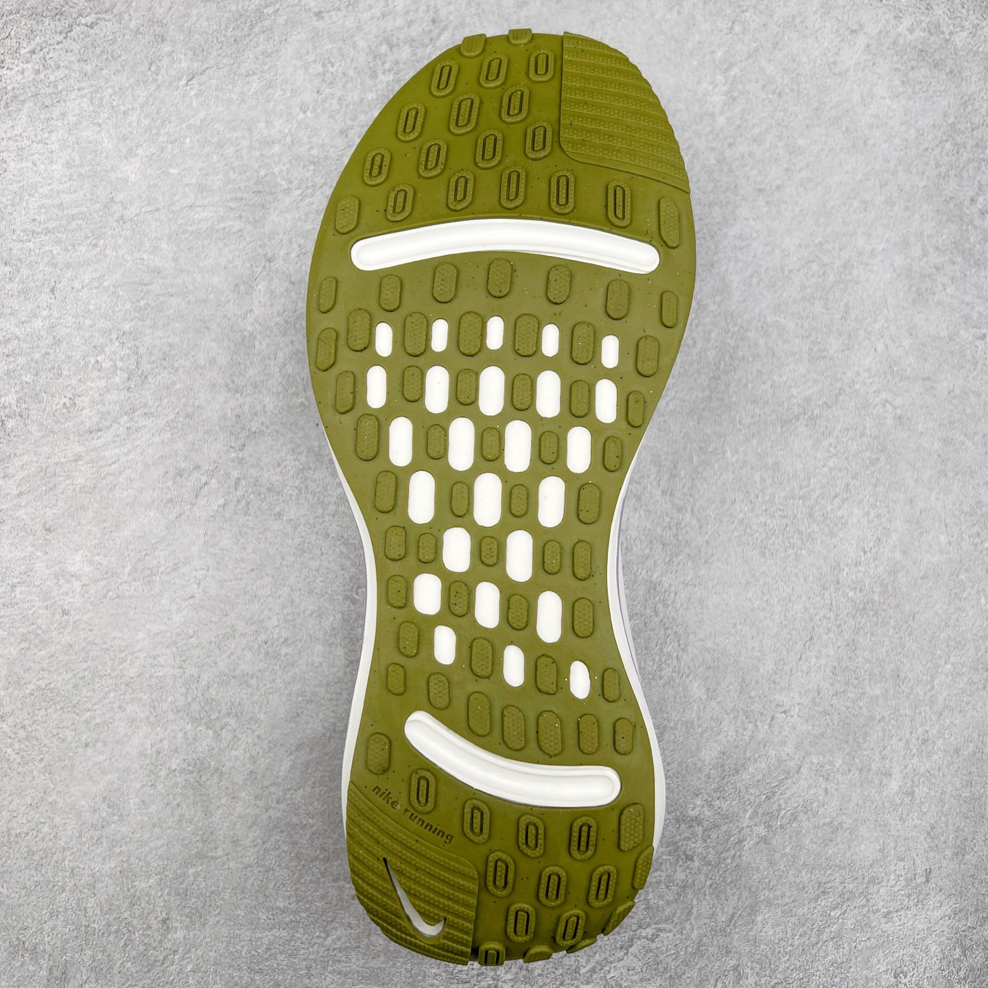 图片[9]-＃纯原福利 NK Journey Run 旅程慢跑系列低帮轻质缓震休闲运动公路跑步鞋 采用科技织法轻盈织物合成鞋面材质 搭载柔软厚实ComfiRide 泡绵缓震组合外置防滑耐磨橡胶底片 穿上 Journey Run 公路跑步鞋 尽情畅跑 享受每一步的风景 搭载柔软厚实的 ComfiRide 泡绵缓震配置 助你征服充满挑战的路面 大步流星 微笑前行 该鞋款舒适非凡 让你爱不释脚 尺码：35.5 36 36.5 37.5 38 38.5 39 40 40.5 41 42 42.5 43 44 44.5 45-选品中心