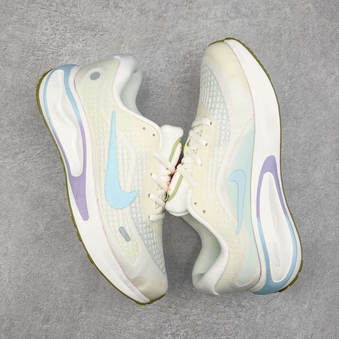 图片[3]-＃纯原福利 NK Journey Run 旅程慢跑系列低帮轻质缓震休闲运动公路跑步鞋 采用科技织法轻盈织物合成鞋面材质 搭载柔软厚实ComfiRide 泡绵缓震组合外置防滑耐磨橡胶底片 穿上 Journey Run 公路跑步鞋 尽情畅跑 享受每一步的风景 搭载柔软厚实的 ComfiRide 泡绵缓震配置 助你征服充满挑战的路面 大步流星 微笑前行 该鞋款舒适非凡 让你爱不释脚 尺码：35.5 36 36.5 37.5 38 38.5 39 40 40.5 41 42 42.5 43 44 44.5 45-选品中心