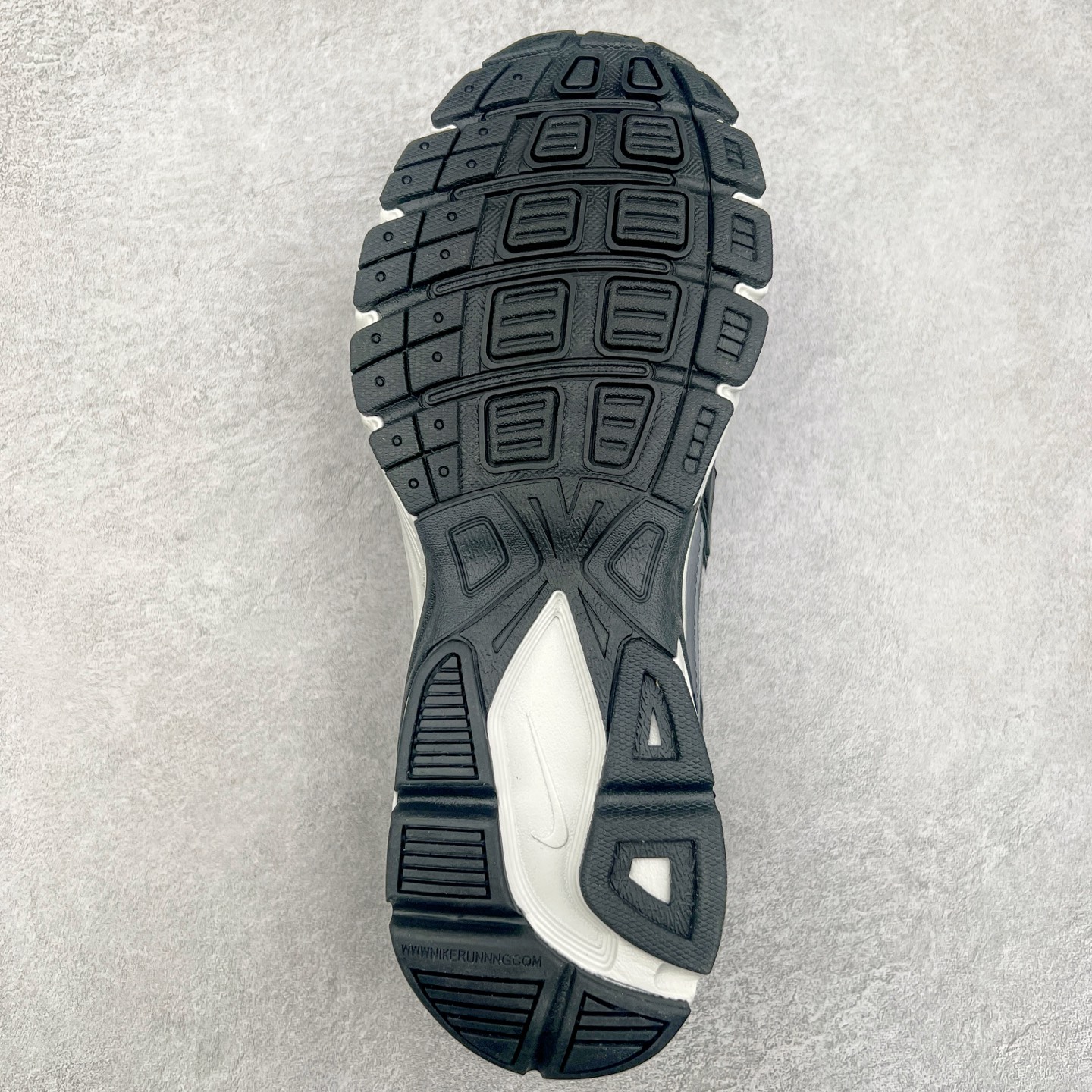 图片[9]-NK Initiator 创始者系列复古老爹鞋运动舒适复古网布合成革减震防滑耐磨低帮休闲跑步鞋 IB3083-001 Ins爆火全新韩系古着风 回味经典 采用透气网眼鞋面和支撑覆盖层 自然运动设计的Phlyon中底用于缓冲 BRS 1000碳橡胶外底具有轻质柔韧性 牵引力和耐用性 尺码：36 36.5 37.5 38 38.5 39 40 40.5 41 42 42.5 43 44 45-选品中心