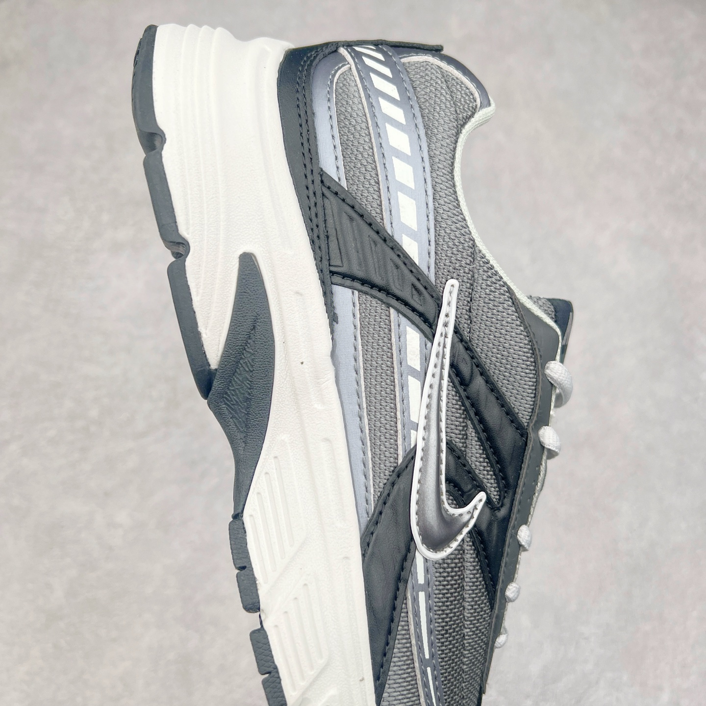 图片[6]-NK Initiator 创始者系列复古老爹鞋运动舒适复古网布合成革减震防滑耐磨低帮休闲跑步鞋 IB3083-001 Ins爆火全新韩系古着风 回味经典 采用透气网眼鞋面和支撑覆盖层 自然运动设计的Phlyon中底用于缓冲 BRS 1000碳橡胶外底具有轻质柔韧性 牵引力和耐用性 尺码：36 36.5 37.5 38 38.5 39 40 40.5 41 42 42.5 43 44 45-选品中心