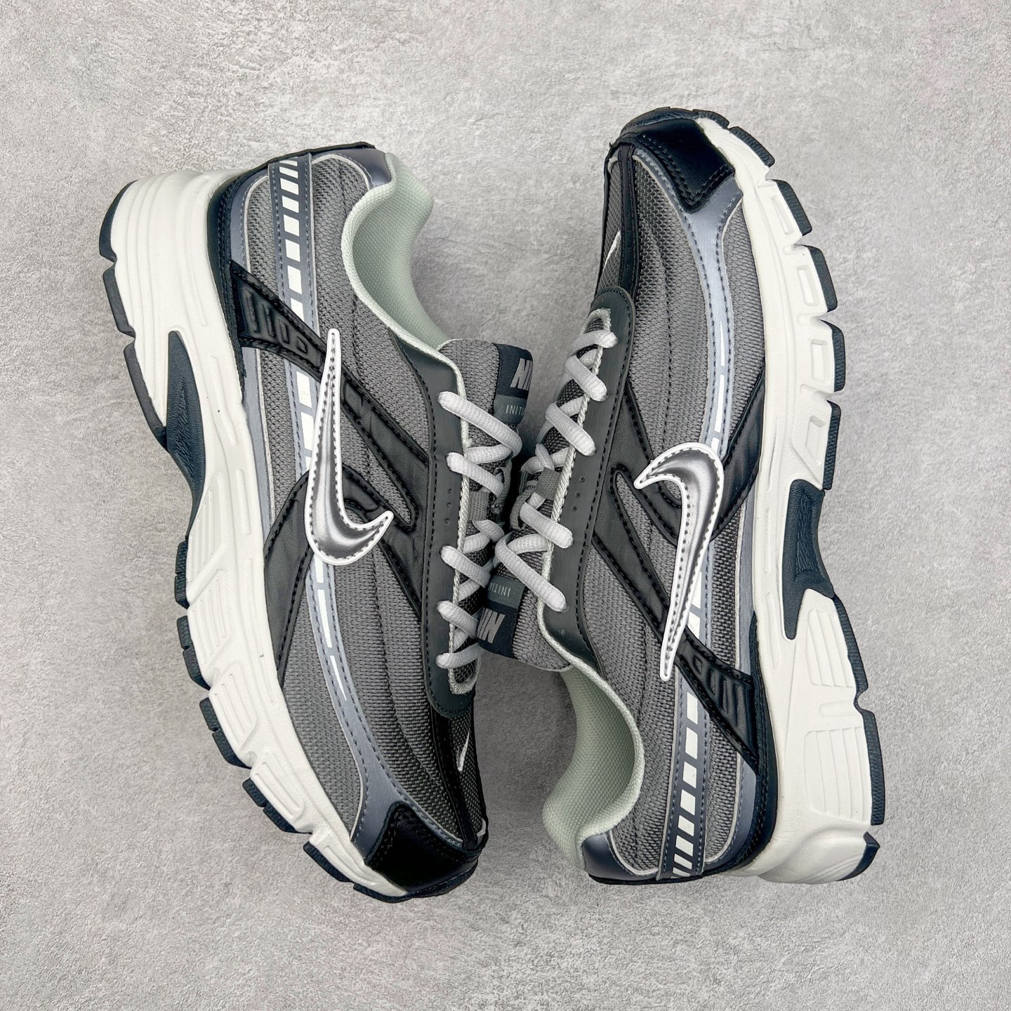 图片[3]-NK Initiator 创始者系列复古老爹鞋运动舒适复古网布合成革减震防滑耐磨低帮休闲跑步鞋 IB3083-001 Ins爆火全新韩系古着风 回味经典 采用透气网眼鞋面和支撑覆盖层 自然运动设计的Phlyon中底用于缓冲 BRS 1000碳橡胶外底具有轻质柔韧性 牵引力和耐用性 尺码：36 36.5 37.5 38 38.5 39 40 40.5 41 42 42.5 43 44 45-选品中心